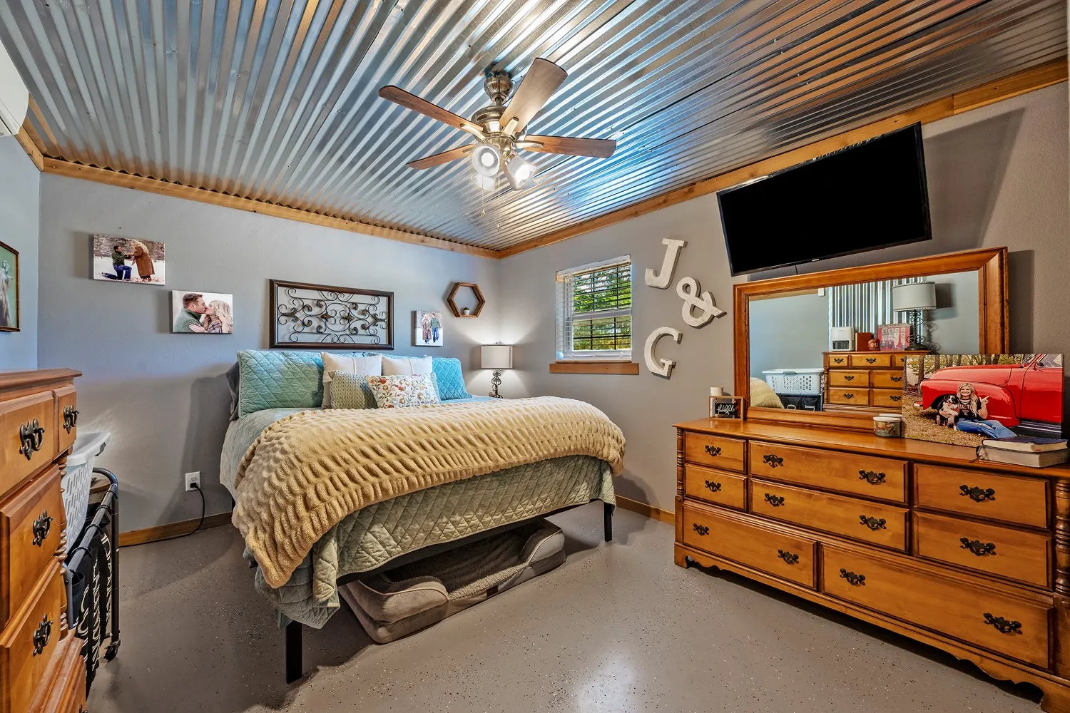 Single Family Residence For Sale in Grayson County , 1011 Red Road, Howe, Texas 75459, 4 Bedroom, 3 Bathroom, 2 Garage spaces, 2,884 Sqft, built in 2015, Price $1,479,000, mls#21187799, Real Estate Agent in Howe, Homes For Sale in Grayson county, Homes For Sale in Howe, Realtor in Howe Texas, Real Estate Brokerage Independent Realty Texas, Luminita Cordes Realtor