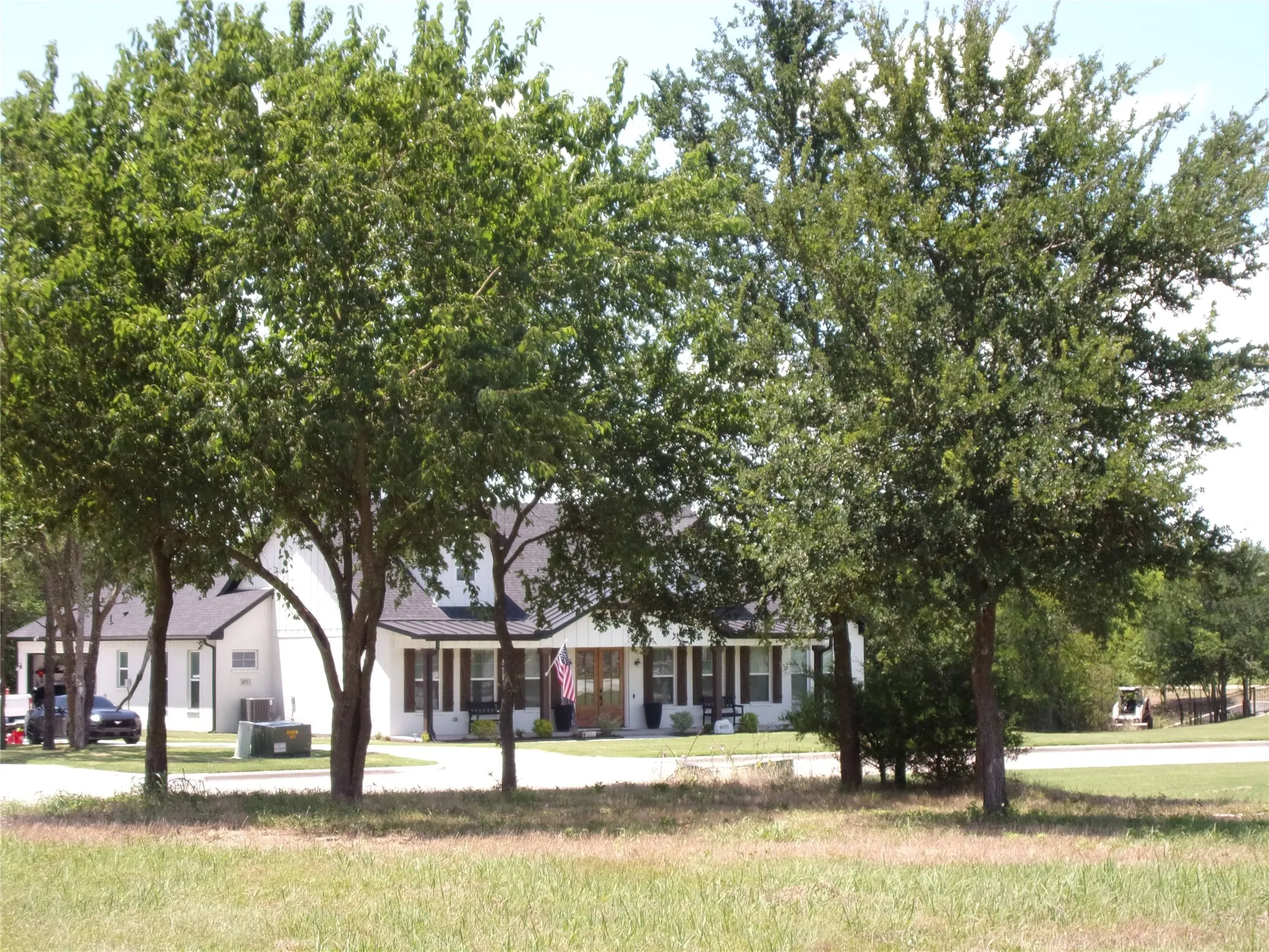Neighbor next to it