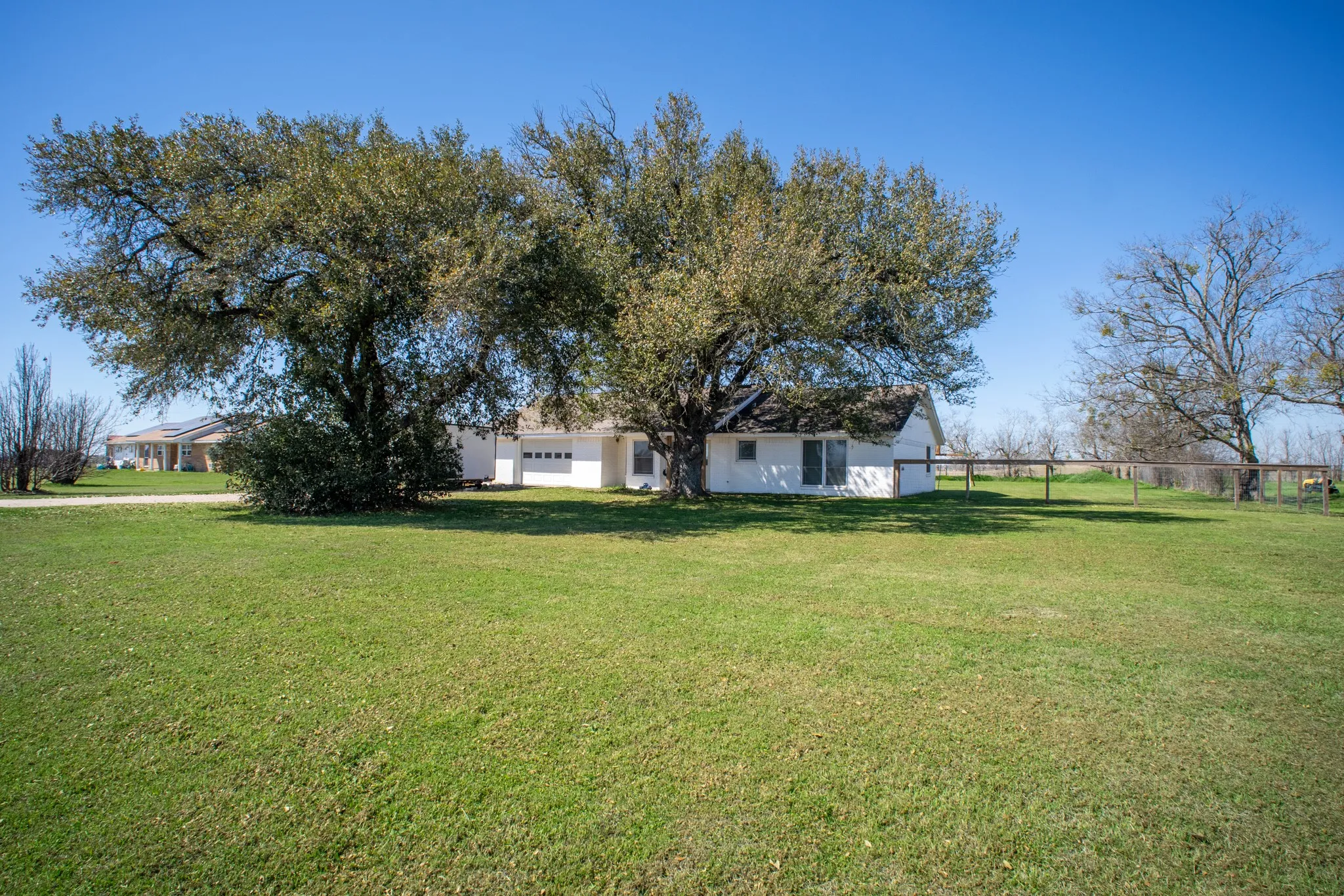 Single Family Residence For Sale in Limestone County , 1916 S Hwy 14, Groesbeck, Texas 76642, 3 Bedroom, 2 Bathroom, 2 Garage spaces, 1,980 Sqft, built in 1984, mls#21193192, Real Estate Agent in Groesbeck, Homes For Sale in Limestone county, Homes For Sale in Groesbeck, Realtor in Groesbeck Texas, Real Estate Brokerage Independent Realty Texas, Luminita Cordes Realtor
