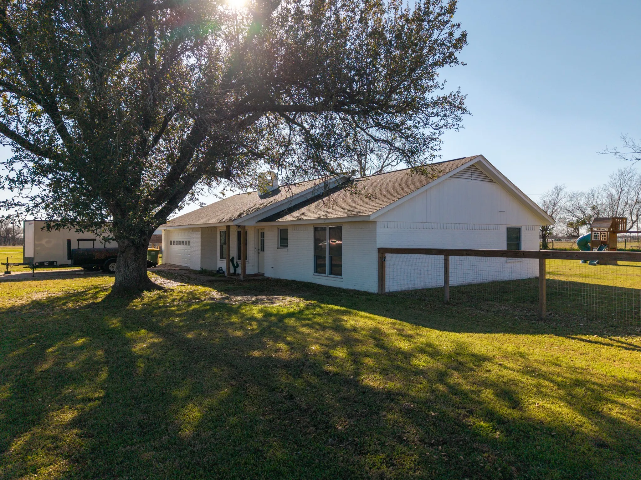 Single Family Residence For Sale in Limestone County , 1916 S Hwy 14, Groesbeck, Texas 76642, 3 Bedroom, 2 Bathroom, 2 Garage spaces, 1,980 Sqft, built in 1984, mls#21193192, Real Estate Agent in Groesbeck, Homes For Sale in Limestone county, Homes For Sale in Groesbeck, Realtor in Groesbeck Texas, Real Estate Brokerage Independent Realty Texas, Luminita Cordes Realtor