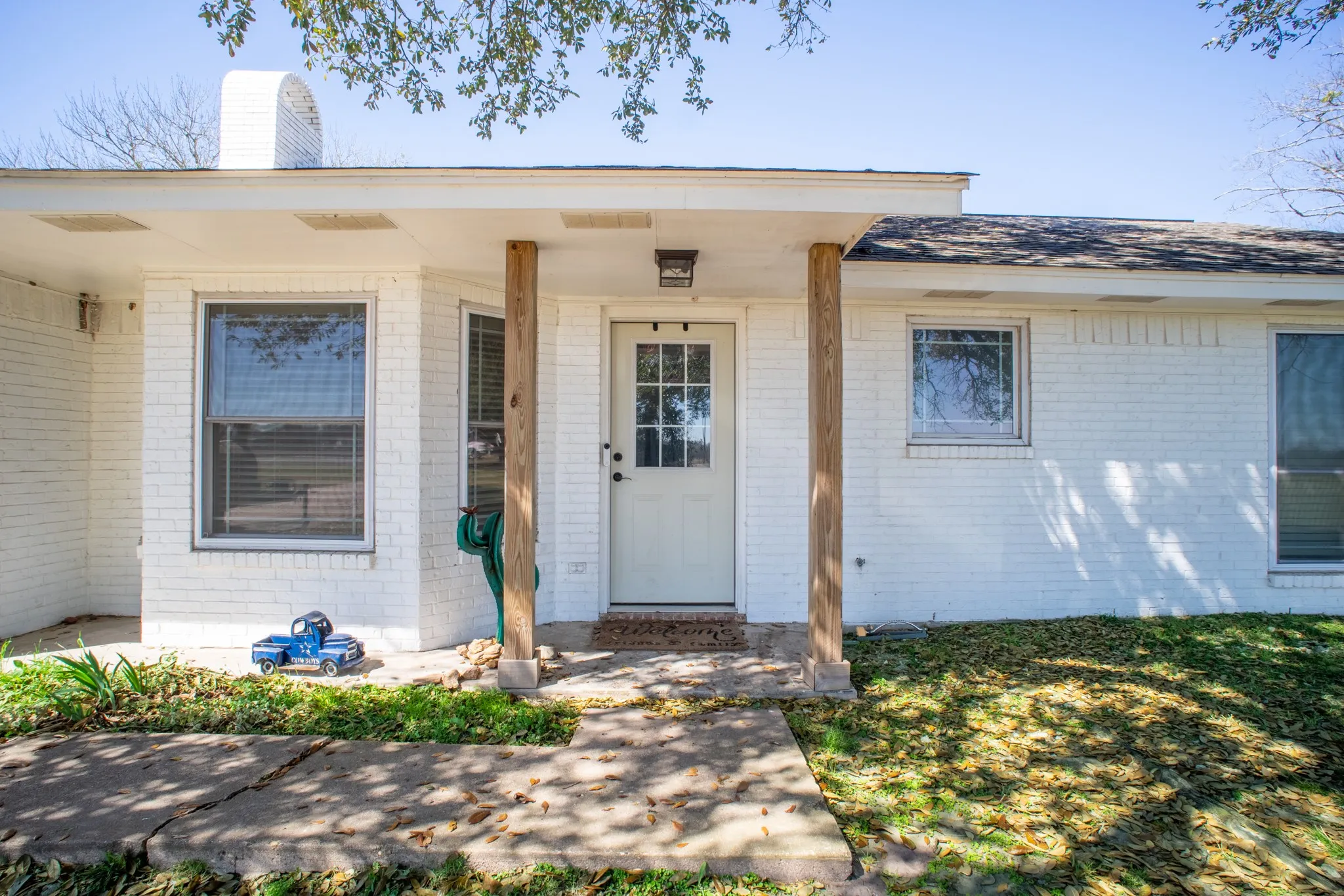 Single Family Residence For Sale in Limestone County , 1916 S Hwy 14, Groesbeck, Texas 76642, 3 Bedroom, 2 Bathroom, 2 Garage spaces, 1,980 Sqft, built in 1984, mls#21193192, Real Estate Agent in Groesbeck, Homes For Sale in Limestone county, Homes For Sale in Groesbeck, Realtor in Groesbeck Texas, Real Estate Brokerage Independent Realty Texas, Luminita Cordes Realtor