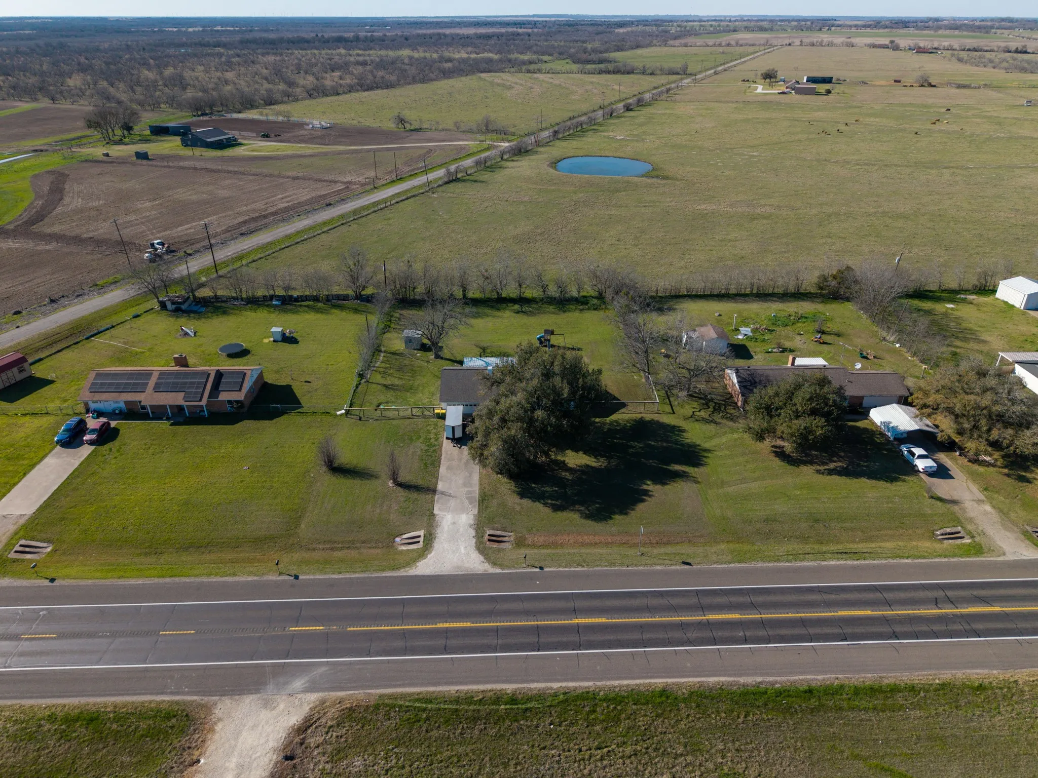 Single Family Residence For Sale in Limestone County , 1916 S Hwy 14, Groesbeck, Texas 76642, 3 Bedroom, 2 Bathroom, 2 Garage spaces, 1,980 Sqft, built in 1984, mls#21193192, Real Estate Agent in Groesbeck, Homes For Sale in Limestone county, Homes For Sale in Groesbeck, Realtor in Groesbeck Texas, Real Estate Brokerage Independent Realty Texas, Luminita Cordes Realtor