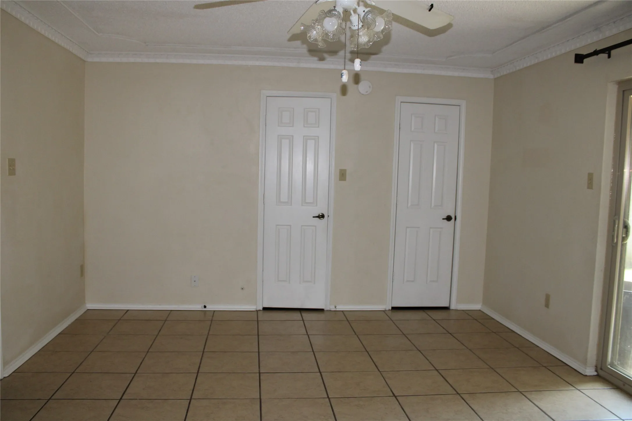 Duplex For Sale in Johnson County , 615 Renfro Street, Burleson, Texas 76028, 5 Bedroom, 4 Bathroom, 1 Garage spaces, 0 Sqft, built in 1981, Preowned, mls#21195000, Real Estate Agent in Burleson, Homes For Sale in Johnson county, Homes For Sale in Burleson, Realtor in Burleson Texas, Real Estate Brokerage Independent Realty Texas, Luminita Cordes Realtor