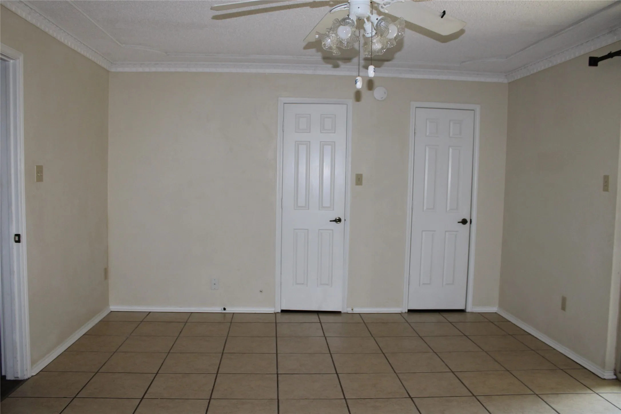 Duplex For Sale in Johnson County , 615 Renfro Street, Burleson, Texas 76028, 5 Bedroom, 4 Bathroom, 1 Garage spaces, 0 Sqft, built in 1981, Preowned, mls#21195000, Real Estate Agent in Burleson, Homes For Sale in Johnson county, Homes For Sale in Burleson, Realtor in Burleson Texas, Real Estate Brokerage Independent Realty Texas, Luminita Cordes Realtor