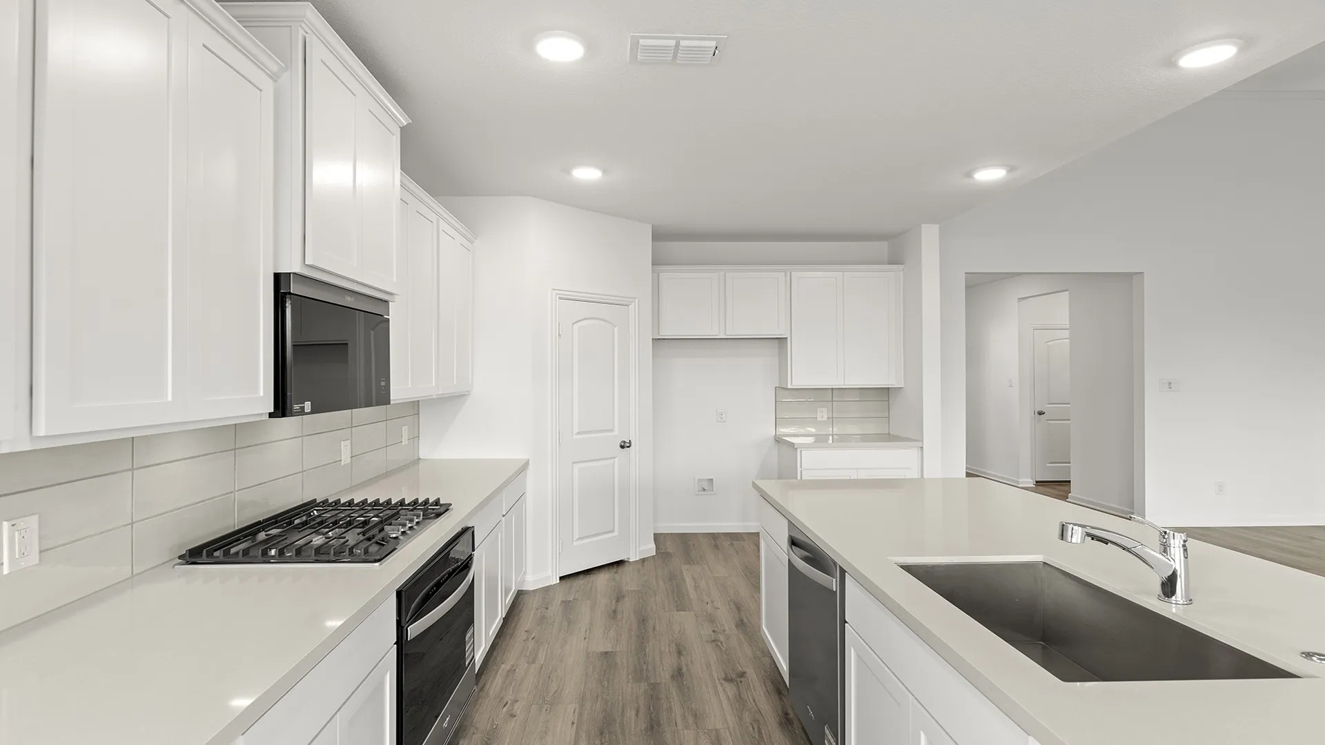 09. 9328 Derry - Kitchen (3)