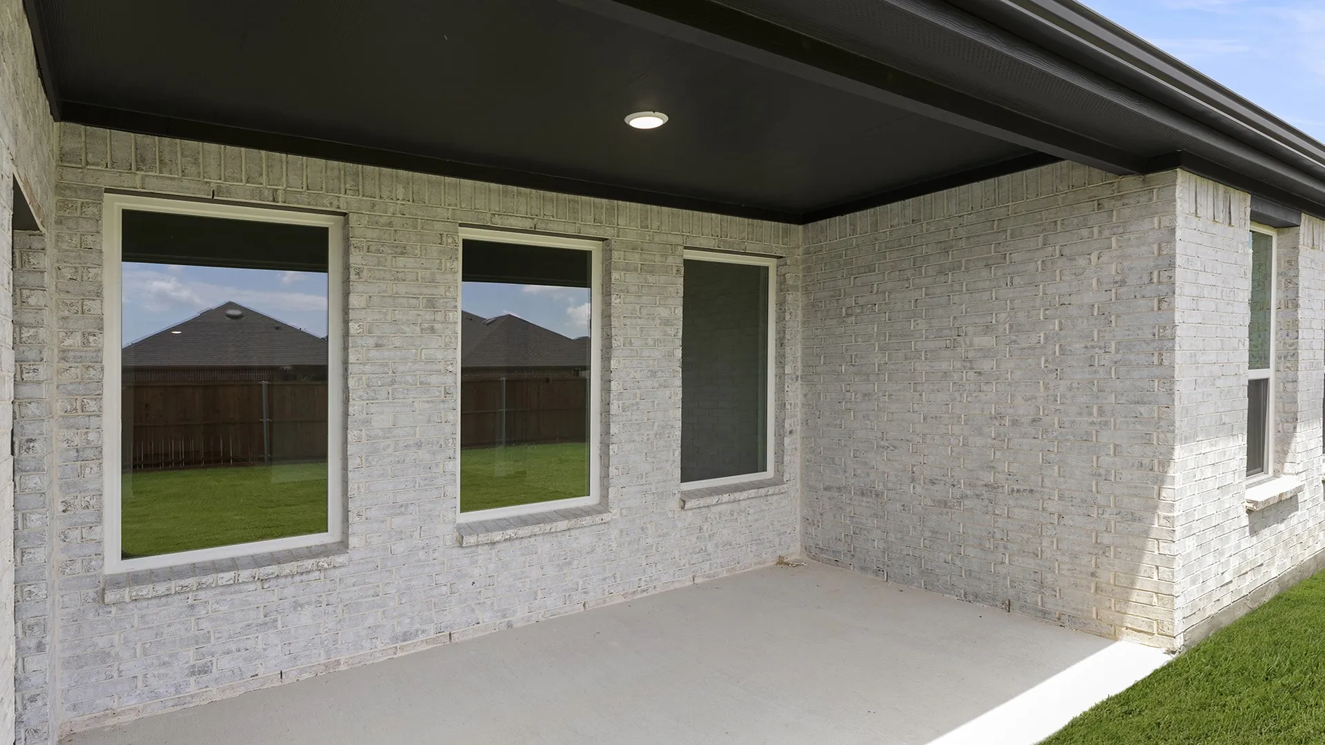 25. 9328 Derry - Patio