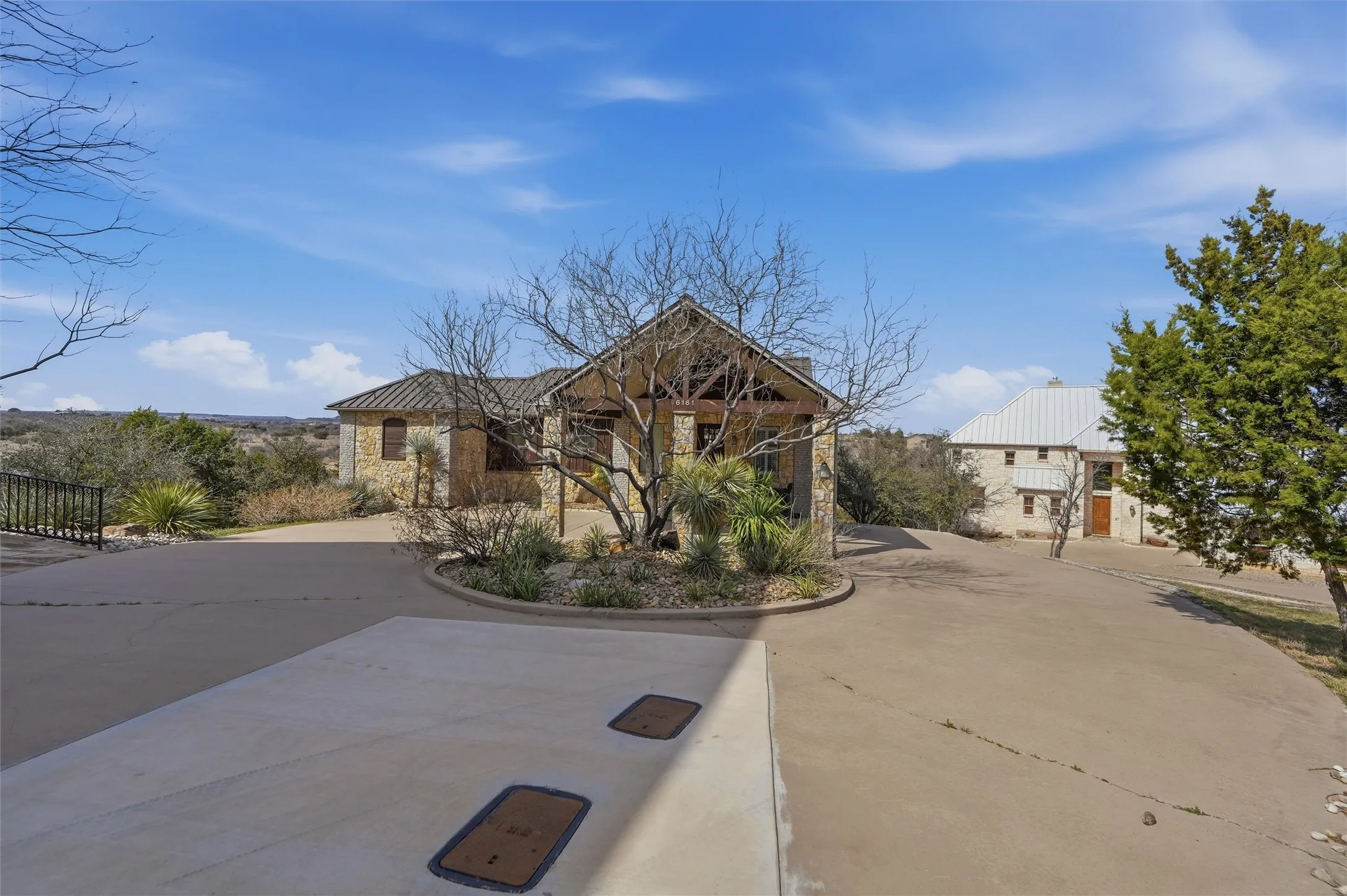 Single Family Residence For Sale in Palo Pinto County , 6161 W Hells Gate Drive, Possum Kingdom Lake, Texas 76475, 4 Bedroom, 4 Bathroom, 3 Garage spaces, 3,575 Sqft, built in 2005, Preowned, mls#21193173, Real Estate Agent in Possum Kingdom Lake, Homes For Sale in Palo Pinto county, Homes For Sale in Possum Kingdom Lake, Realtor in Possum Kingdom Lake Texas, Real Estate Brokerage Independent Realty Texas, Luminita Cordes Realtor
