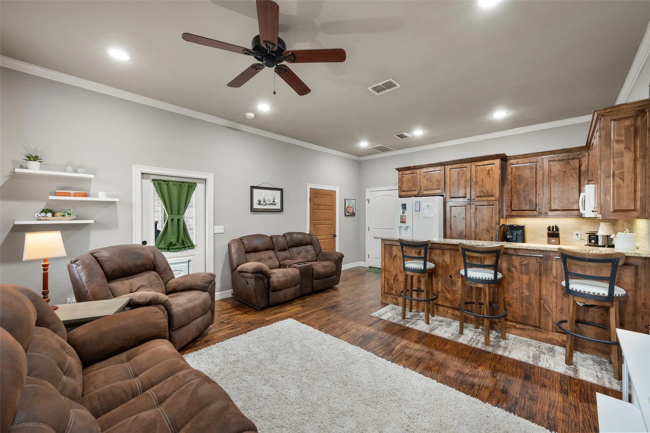 Single Family Residence For Sale in Navarro County , 606 Sunset Point, Kerens, Texas 75144, 4 Bedroom, 3 Bathroom, 2 Garage spaces, 3,206 Sqft, built in 2014, mls#21194940, Real Estate Agent in Kerens, Homes For Sale in Navarro county, Homes For Sale in Kerens, Realtor in Kerens Texas, Real Estate Brokerage Independent Realty Texas, Luminita Cordes Realtor