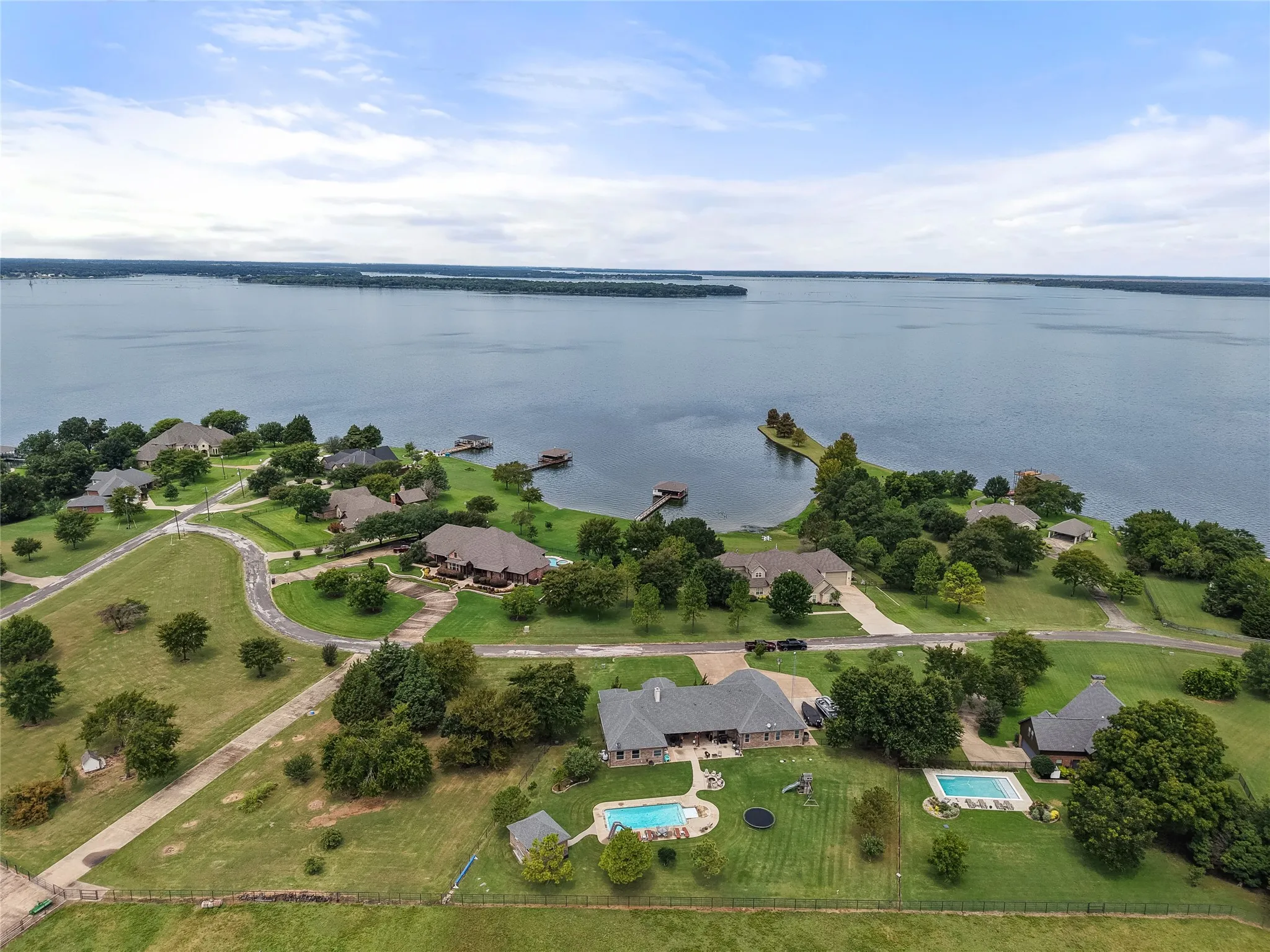 Single Family Residence For Sale in Navarro County , 606 Sunset Point, Kerens, Texas 75144, 4 Bedroom, 3 Bathroom, 2 Garage spaces, 3,206 Sqft, built in 2014, mls#21194940, Real Estate Agent in Kerens, Homes For Sale in Navarro county, Homes For Sale in Kerens, Realtor in Kerens Texas, Real Estate Brokerage Independent Realty Texas, Luminita Cordes Realtor