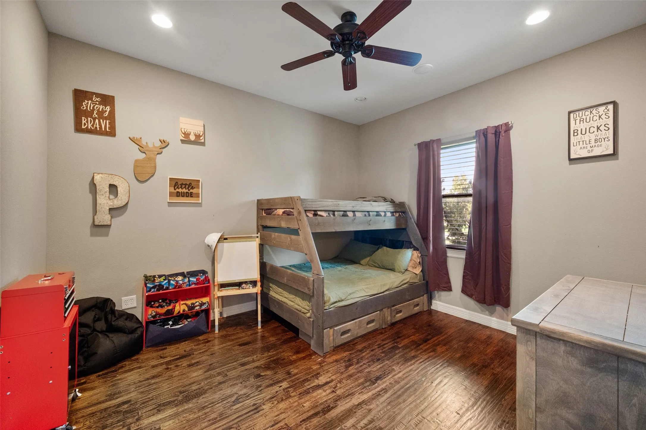 Single Family Residence For Sale in Navarro County , 606 Sunset Point, Kerens, Texas 75144, 4 Bedroom, 3 Bathroom, 2 Garage spaces, 3,206 Sqft, built in 2014, mls#21194940, Real Estate Agent in Kerens, Homes For Sale in Navarro county, Homes For Sale in Kerens, Realtor in Kerens Texas, Real Estate Brokerage Independent Realty Texas, Luminita Cordes Realtor