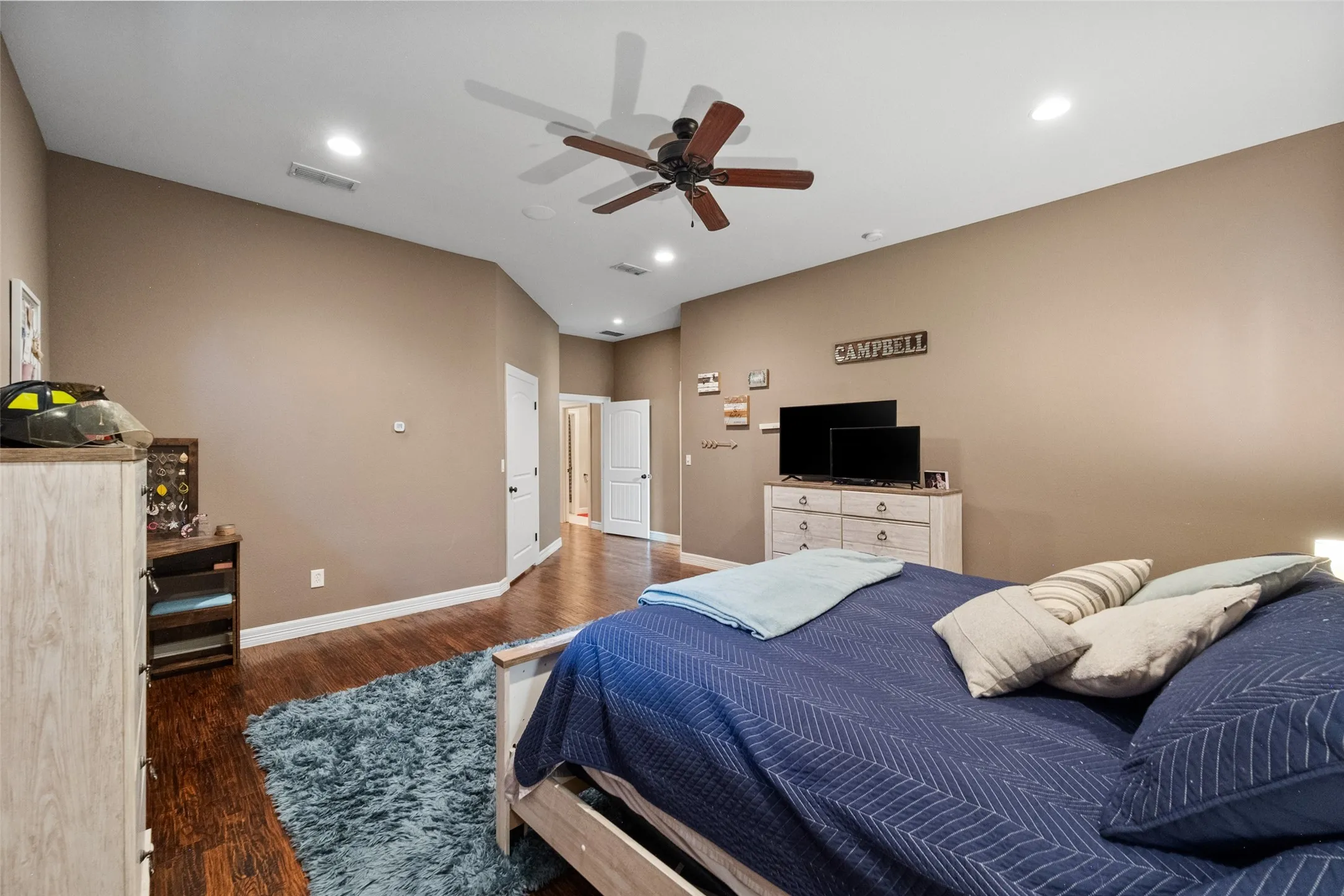 Single Family Residence For Sale in Navarro County , 606 Sunset Point, Kerens, Texas 75144, 4 Bedroom, 3 Bathroom, 2 Garage spaces, 3,206 Sqft, built in 2014, mls#21194940, Real Estate Agent in Kerens, Homes For Sale in Navarro county, Homes For Sale in Kerens, Realtor in Kerens Texas, Real Estate Brokerage Independent Realty Texas, Luminita Cordes Realtor