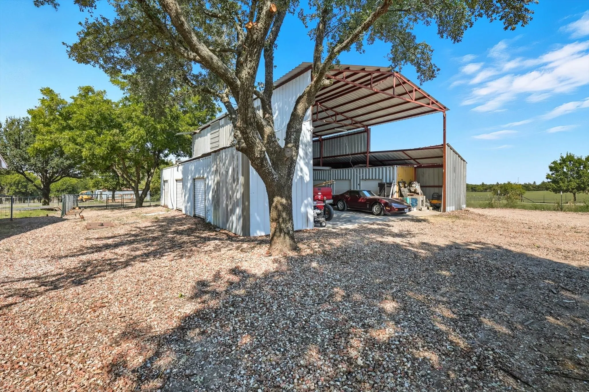 Single Family Residence For Sale in Fannin County , 1118 Private Road 425, Whitewright, Texas 75491, 3 Bedrooms, 2 Bathrooms, Garage spaces, 1,825 Sqft, built in 1986, Preowned, Price $585,000, mls#21194856, Real Estate Agent in Whitewright, Homes For Sale in Fannin county, Homes For Sale in Whitewright, Realtor in Whitewright Texas, Real Estate Brokerage Independent Realty Texas, Luminita Cordes Realtor