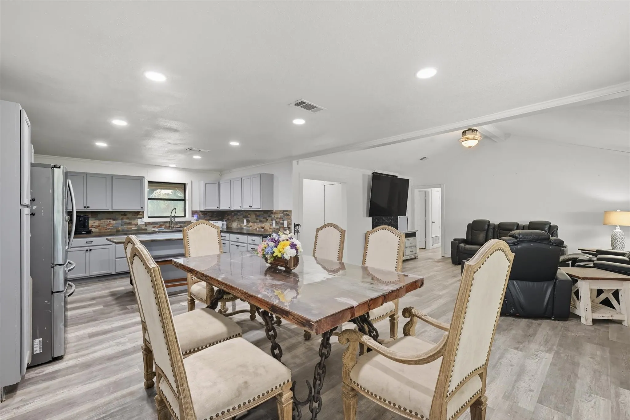 Single Family Residence For Sale in Fannin County , 1118 Private Road 425, Whitewright, Texas 75491, 3 Bedrooms, 2 Bathrooms, Garage spaces, 1,825 Sqft, built in 1986, Preowned, Price $585,000, mls#21194856, Real Estate Agent in Whitewright, Homes For Sale in Fannin county, Homes For Sale in Whitewright, Realtor in Whitewright Texas, Real Estate Brokerage Independent Realty Texas, Luminita Cordes Realtor