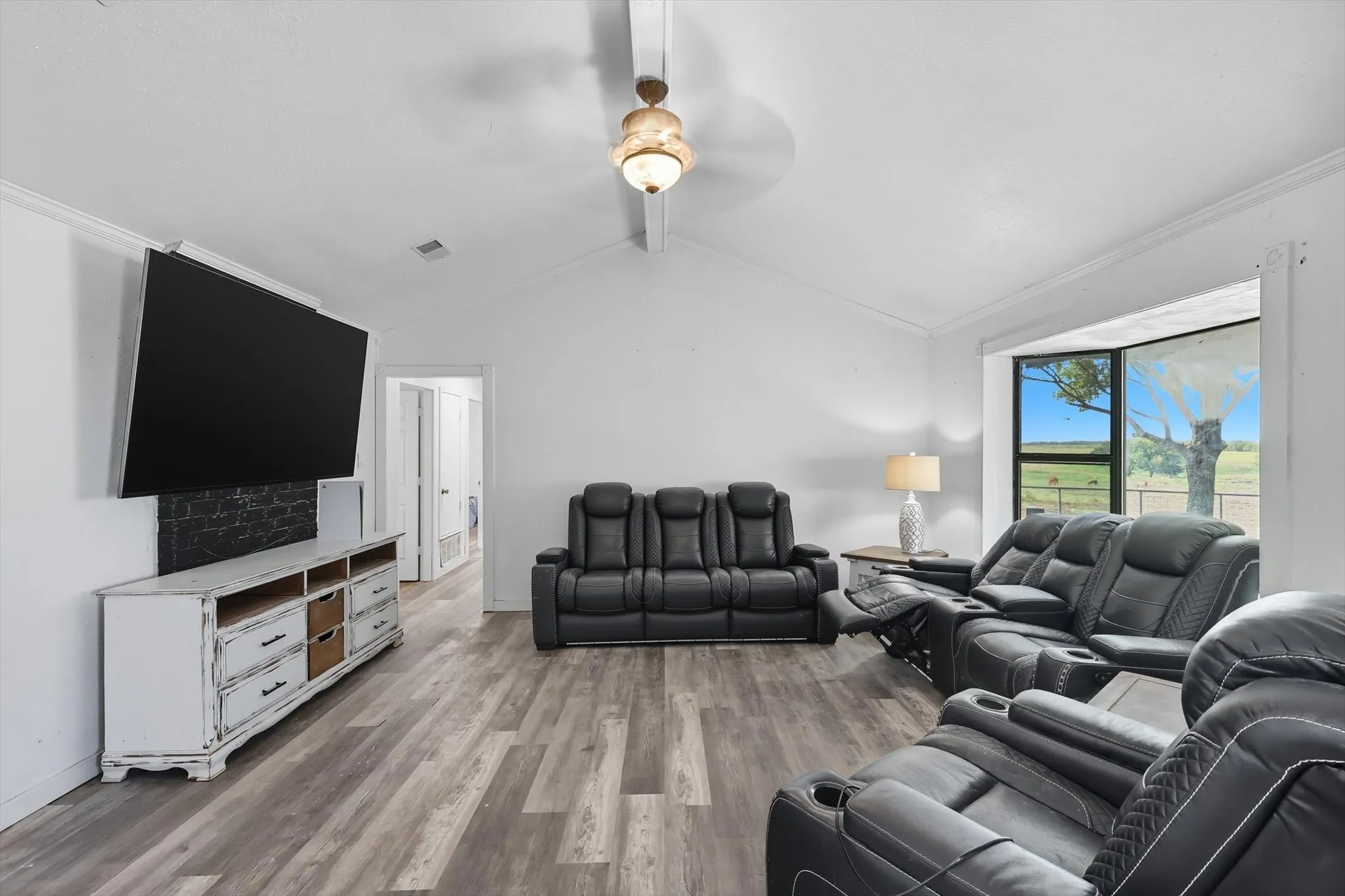Single Family Residence For Sale in Fannin County , 1118 Private Road 425, Whitewright, Texas 75491, 3 Bedrooms, 2 Bathrooms, Garage spaces, 1,825 Sqft, built in 1986, Preowned, Price $585,000, mls#21194856, Real Estate Agent in Whitewright, Homes For Sale in Fannin county, Homes For Sale in Whitewright, Realtor in Whitewright Texas, Real Estate Brokerage Independent Realty Texas, Luminita Cordes Realtor