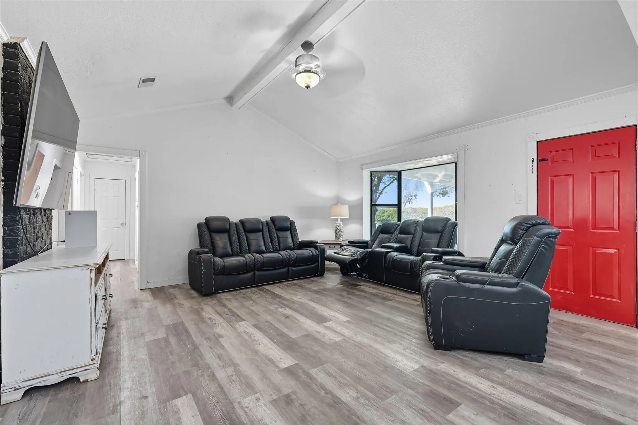 Single Family Residence For Sale in Fannin County , 1118 Private Road 425, Whitewright, Texas 75491, 3 Bedrooms, 2 Bathrooms, Garage spaces, 1,825 Sqft, built in 1986, Preowned, Price $585,000, mls#21194856, Real Estate Agent in Whitewright, Homes For Sale in Fannin county, Homes For Sale in Whitewright, Realtor in Whitewright Texas, Real Estate Brokerage Independent Realty Texas, Luminita Cordes Realtor