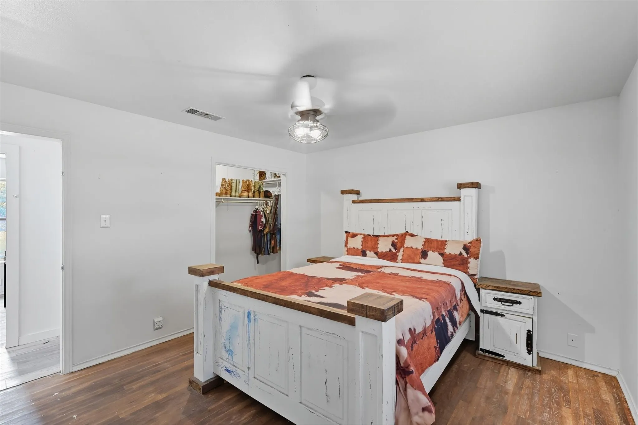 Single Family Residence For Sale in Fannin County , 1118 Private Road 425, Whitewright, Texas 75491, 3 Bedrooms, 2 Bathrooms, Garage spaces, 1,825 Sqft, built in 1986, Preowned, Price $585,000, mls#21194856, Real Estate Agent in Whitewright, Homes For Sale in Fannin county, Homes For Sale in Whitewright, Realtor in Whitewright Texas, Real Estate Brokerage Independent Realty Texas, Luminita Cordes Realtor