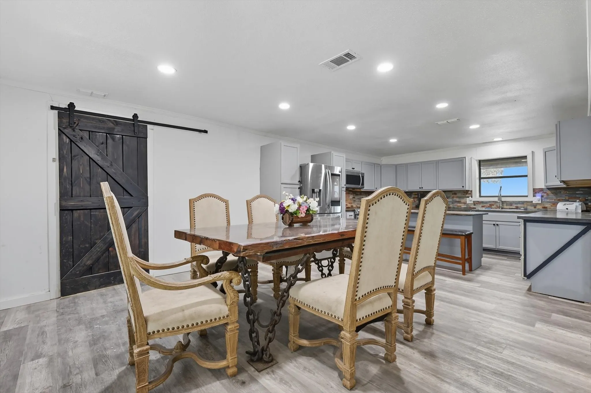 Single Family Residence For Sale in Fannin County , 1118 Private Road 425, Whitewright, Texas 75491, 3 Bedrooms, 2 Bathrooms, Garage spaces, 1,825 Sqft, built in 1986, Preowned, Price $585,000, mls#21194856, Real Estate Agent in Whitewright, Homes For Sale in Fannin county, Homes For Sale in Whitewright, Realtor in Whitewright Texas, Real Estate Brokerage Independent Realty Texas, Luminita Cordes Realtor