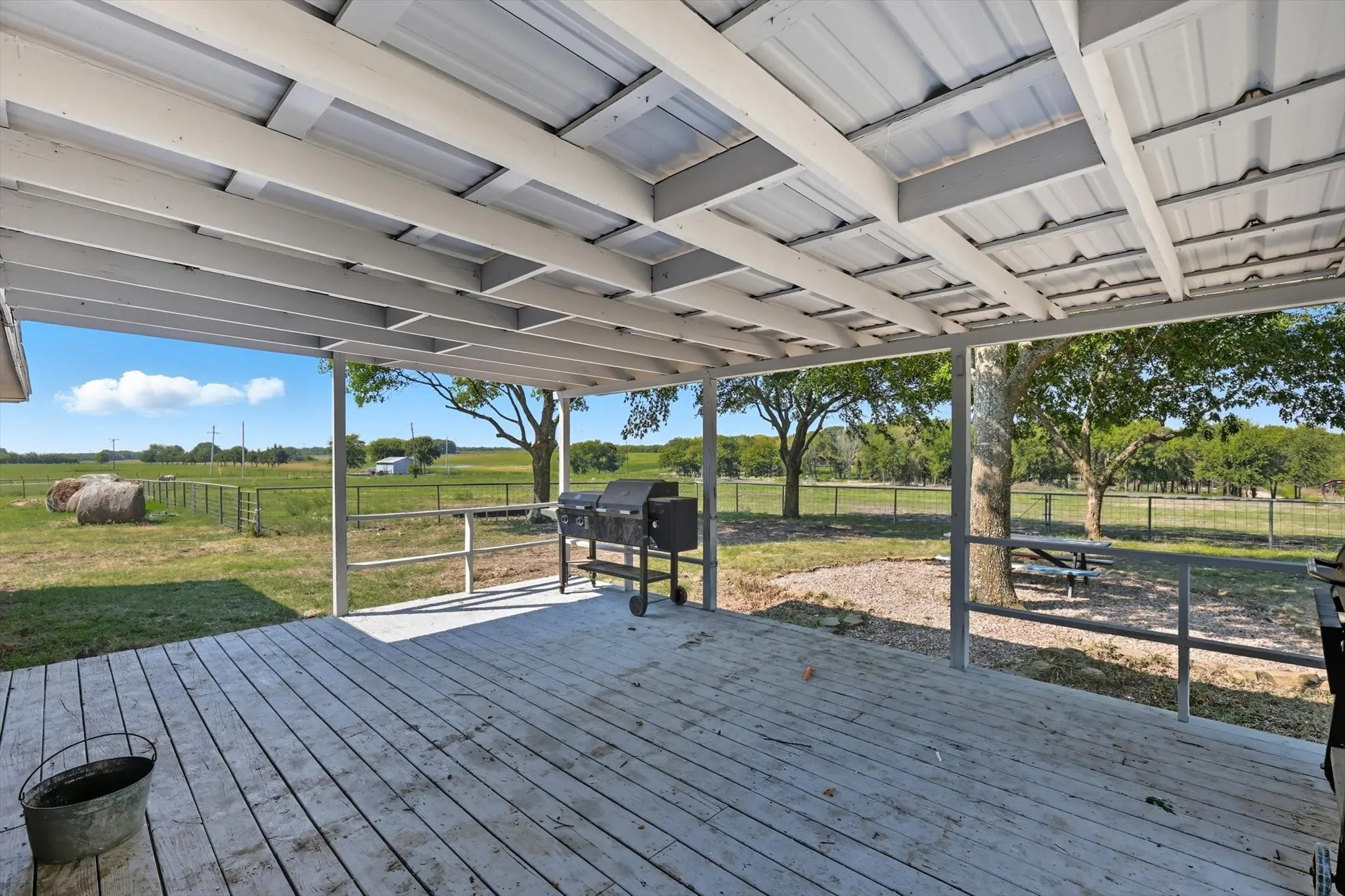 Single Family Residence For Sale in Fannin County , 1118 Private Road 425, Whitewright, Texas 75491, 3 Bedrooms, 2 Bathrooms, Garage spaces, 1,825 Sqft, built in 1986, Preowned, Price $585,000, mls#21194856, Real Estate Agent in Whitewright, Homes For Sale in Fannin county, Homes For Sale in Whitewright, Realtor in Whitewright Texas, Real Estate Brokerage Independent Realty Texas, Luminita Cordes Realtor