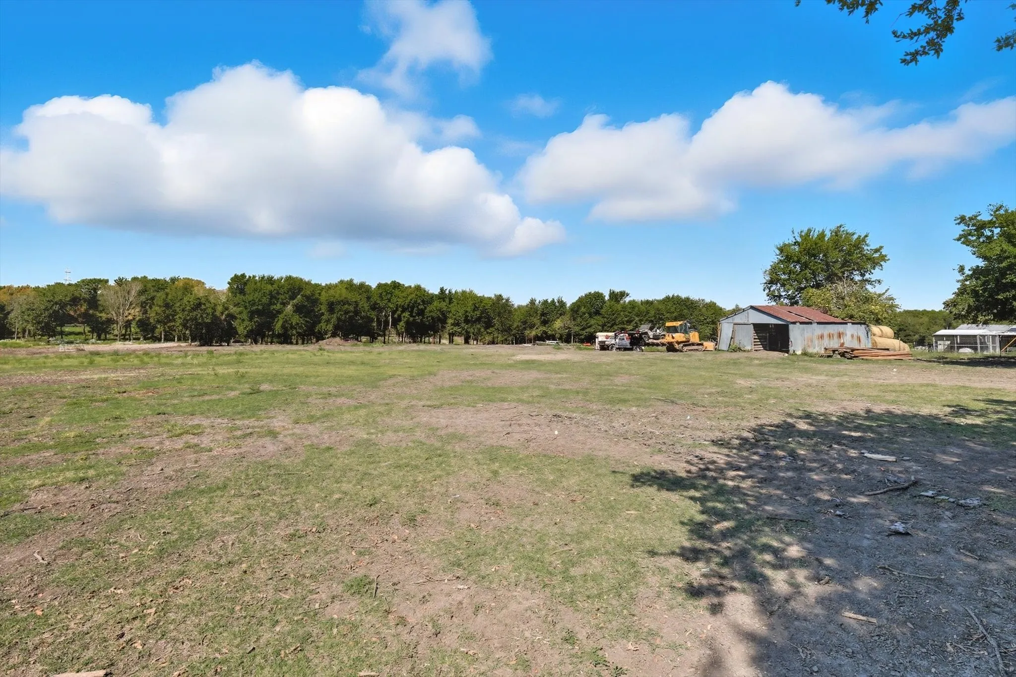 Single Family Residence For Sale in Fannin County , 1118 Private Road 425, Whitewright, Texas 75491, 3 Bedrooms, 2 Bathrooms, Garage spaces, 1,825 Sqft, built in 1986, Preowned, Price $585,000, mls#21194856, Real Estate Agent in Whitewright, Homes For Sale in Fannin county, Homes For Sale in Whitewright, Realtor in Whitewright Texas, Real Estate Brokerage Independent Realty Texas, Luminita Cordes Realtor