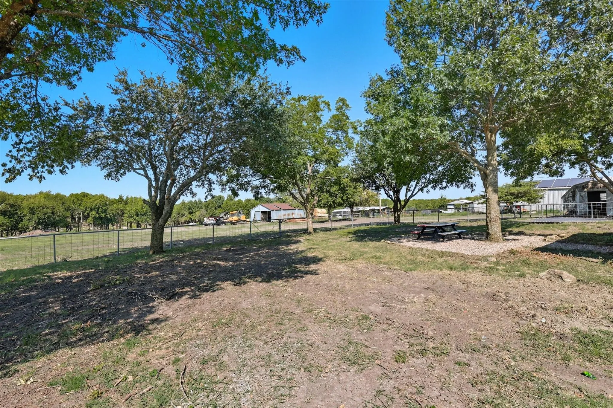 Single Family Residence For Sale in Fannin County , 1118 Private Road 425, Whitewright, Texas 75491, 3 Bedrooms, 2 Bathrooms, Garage spaces, 1,825 Sqft, built in 1986, Preowned, Price $585,000, mls#21194856, Real Estate Agent in Whitewright, Homes For Sale in Fannin county, Homes For Sale in Whitewright, Realtor in Whitewright Texas, Real Estate Brokerage Independent Realty Texas, Luminita Cordes Realtor