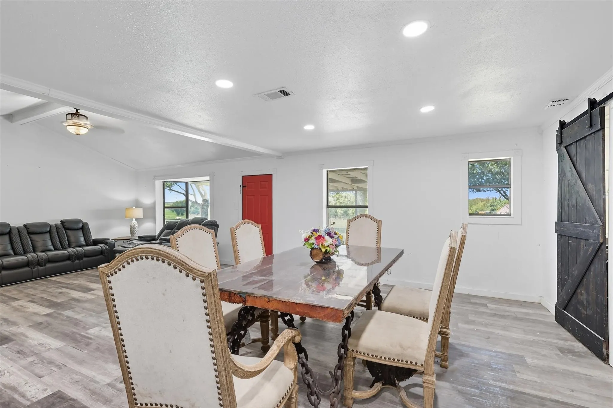 Single Family Residence For Sale in Fannin County , 1118 Private Road 425, Whitewright, Texas 75491, 3 Bedrooms, 2 Bathrooms, Garage spaces, 1,825 Sqft, built in 1986, Preowned, Price $585,000, mls#21194856, Real Estate Agent in Whitewright, Homes For Sale in Fannin county, Homes For Sale in Whitewright, Realtor in Whitewright Texas, Real Estate Brokerage Independent Realty Texas, Luminita Cordes Realtor