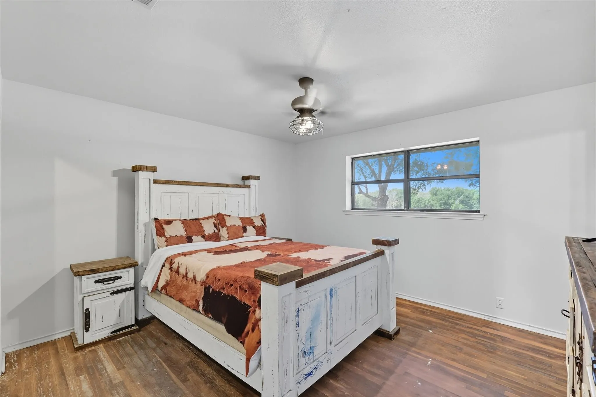 Single Family Residence For Sale in Fannin County , 1118 Private Road 425, Whitewright, Texas 75491, 3 Bedrooms, 2 Bathrooms, Garage spaces, 1,825 Sqft, built in 1986, Preowned, Price $585,000, mls#21194856, Real Estate Agent in Whitewright, Homes For Sale in Fannin county, Homes For Sale in Whitewright, Realtor in Whitewright Texas, Real Estate Brokerage Independent Realty Texas, Luminita Cordes Realtor