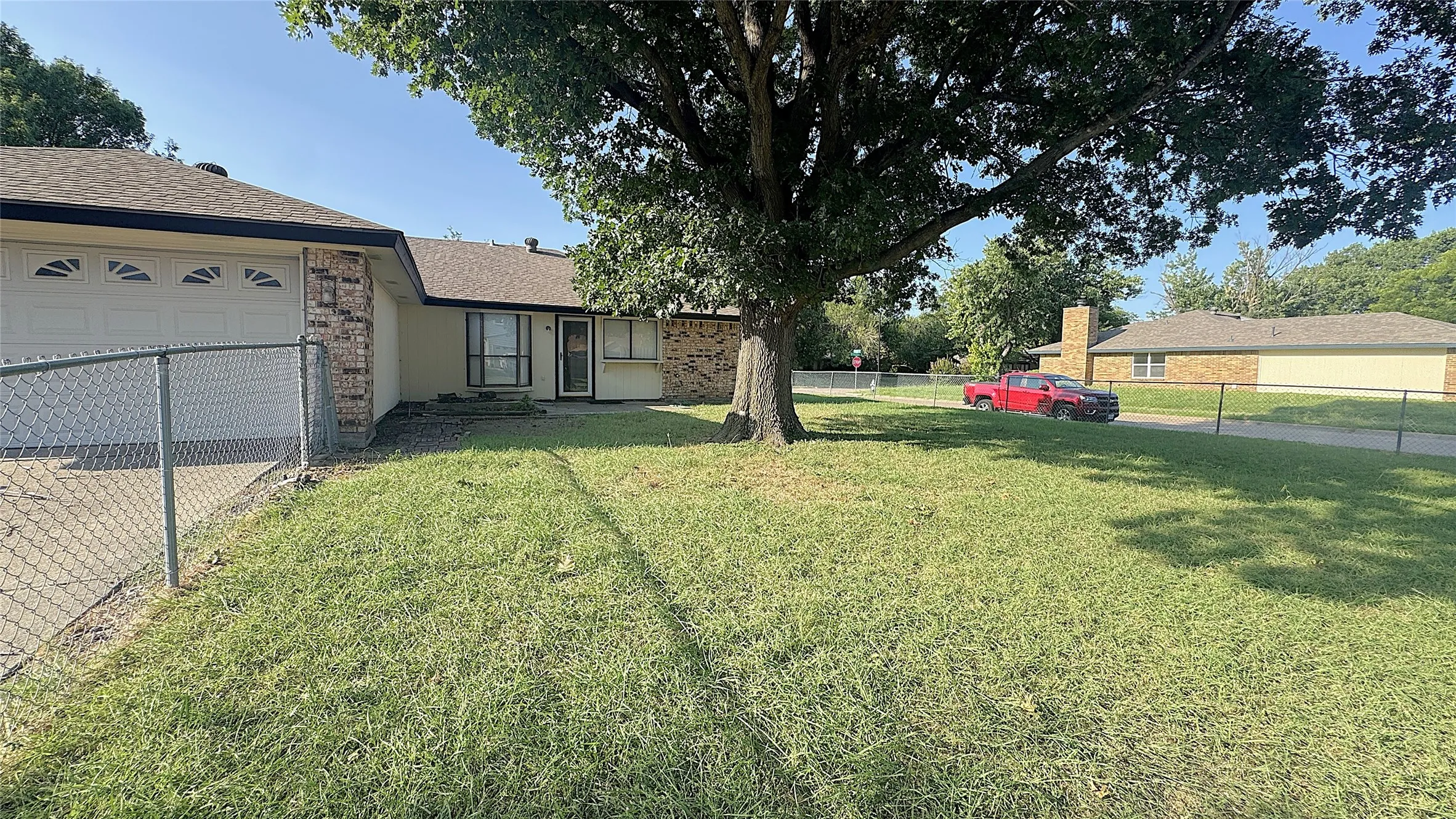 Single Family Residence For Rent in Dallas County , 1122 Pyramid Drive, Garland, Texas 75040, 3 Bedroom, 2 Bathroom, 2 Garage spaces, 1,506 Sqft, built in 1980, mls#21195168, Real Estate Agent in Garland, Homes For Rent in Dallas county, Homes For Rent in Garland, Realtor in Garland Texas, Real Estate Brokerage Independent Realty Texas, Luminita Cordes Realtor