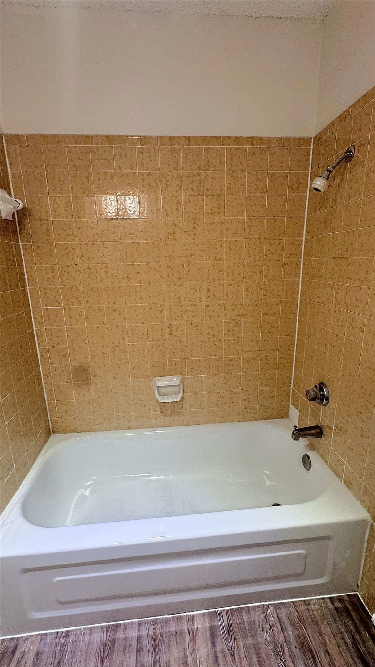Single Family Residence For Rent in Dallas County , 1122 Pyramid Drive, Garland, Texas 75040, 3 Bedroom, 2 Bathroom, 2 Garage spaces, 1,506 Sqft, built in 1980, mls#21195168, Real Estate Agent in Garland, Homes For Rent in Dallas county, Homes For Rent in Garland, Realtor in Garland Texas, Real Estate Brokerage Independent Realty Texas, Luminita Cordes Realtor