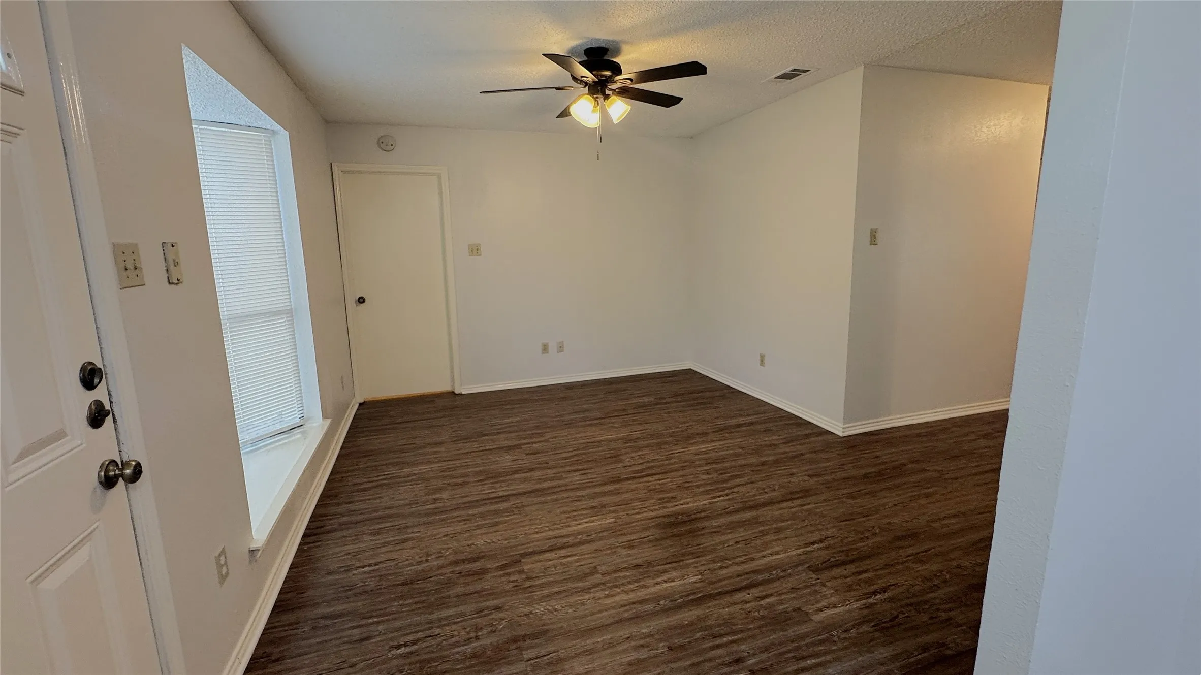 Single Family Residence For Rent in Dallas County , 1122 Pyramid Drive, Garland, Texas 75040, 3 Bedroom, 2 Bathroom, 2 Garage spaces, 1,506 Sqft, built in 1980, mls#21195168, Real Estate Agent in Garland, Homes For Rent in Dallas county, Homes For Rent in Garland, Realtor in Garland Texas, Real Estate Brokerage Independent Realty Texas, Luminita Cordes Realtor