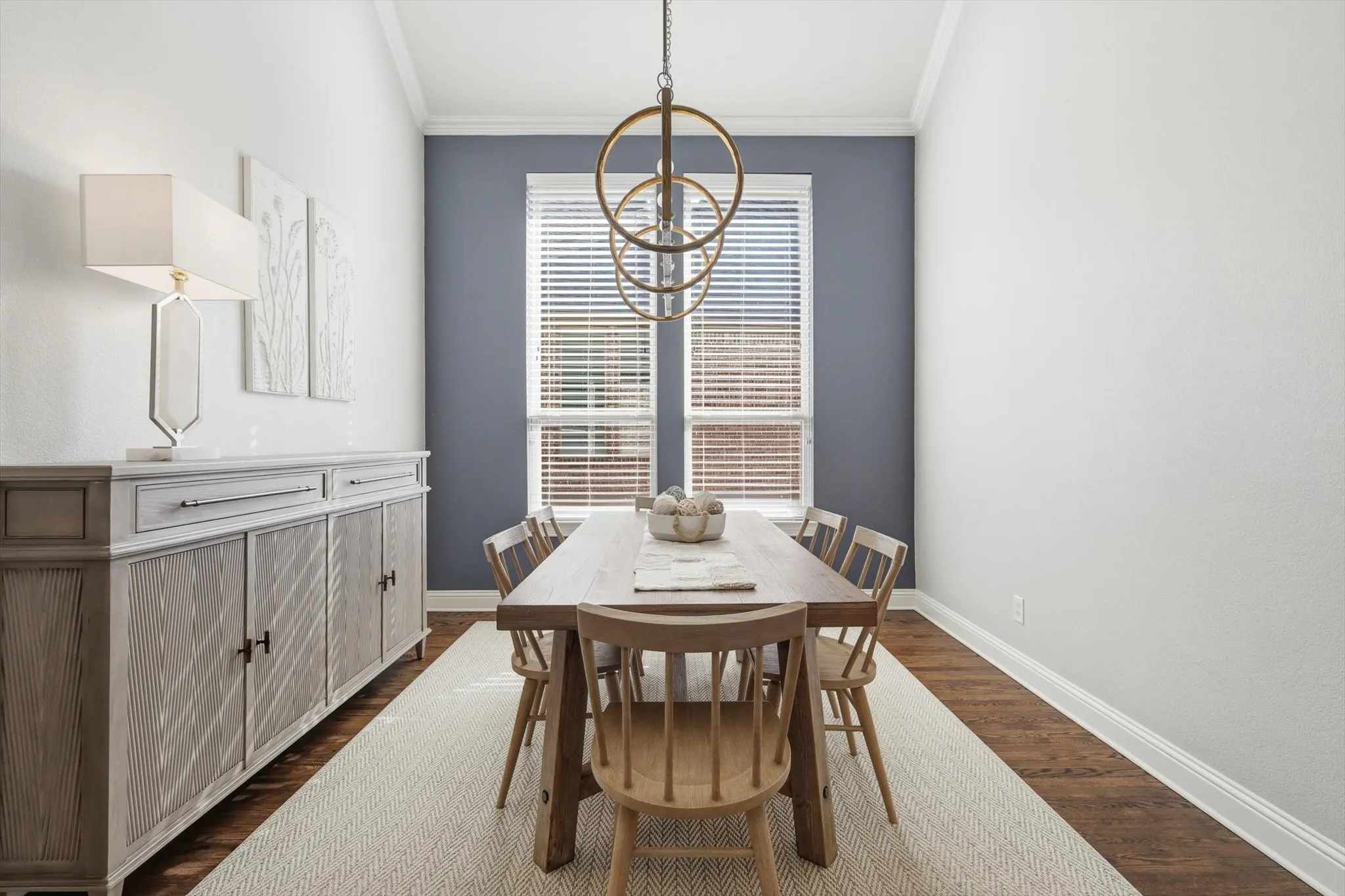 Dining room with decorative lighting