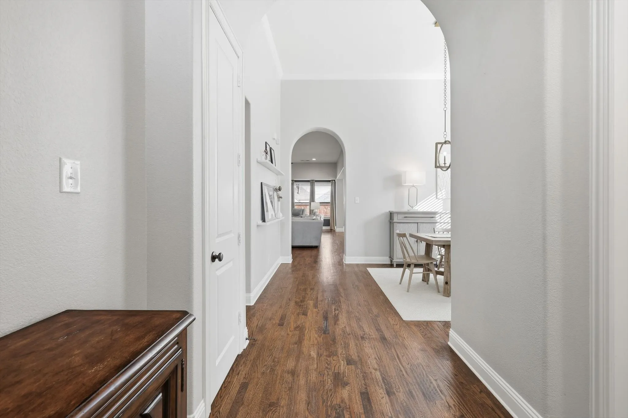 Welcoming high ceilings