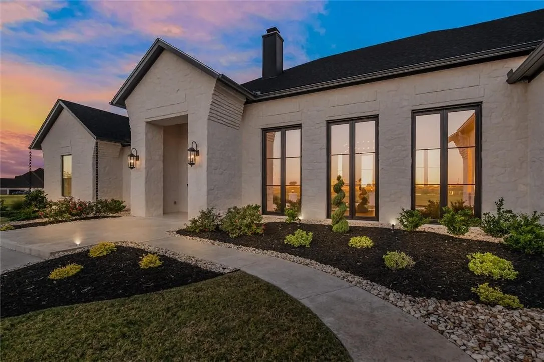 Single Family Residence For Sale in Mc Lennan County , 134 Sunflower Street, Lorena, Texas 76655, 4 Bedroom, 5 Bathroom, 3 Garage spaces, 5,030 Sqft, built in 2023, mls#21189909, Real Estate Agent in Lorena, Homes For Sale in Mc Lennan county, Homes For Sale in Lorena, Realtor in Lorena Texas, Real Estate Brokerage Independent Realty Texas, Luminita Cordes Realtor