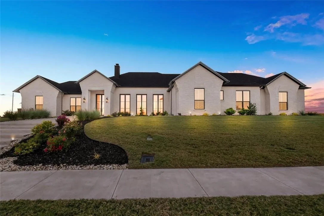 Single Family Residence For Sale in Mc Lennan County , 134 Sunflower Street, Lorena, Texas 76655, 4 Bedroom, 5 Bathroom, 3 Garage spaces, 5,030 Sqft, built in 2023, mls#21189909, Real Estate Agent in Lorena, Homes For Sale in Mc Lennan county, Homes For Sale in Lorena, Realtor in Lorena Texas, Real Estate Brokerage Independent Realty Texas, Luminita Cordes Realtor