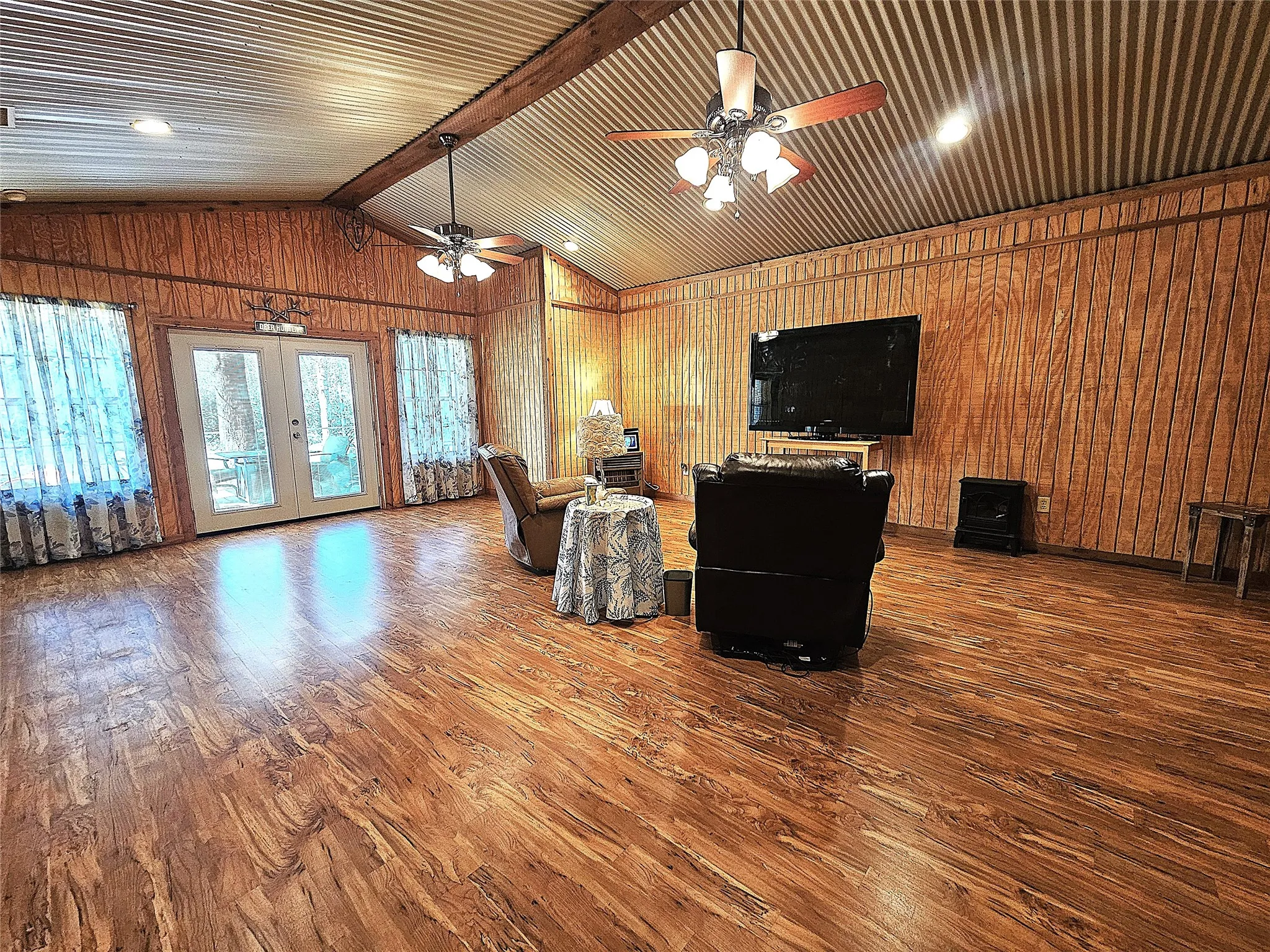 Single Family Residence For Sale in Limestone County , 414 Lcr 763, Groesbeck, Texas 76642, 2 Bedroom, 3 Bathroom, 1 Garage spaces, 1,590 Sqft, built in 2009, Price $389,000, mls#21192153, Real Estate Agent in Groesbeck, Homes For Sale in Limestone county, Homes For Sale in Groesbeck, Realtor in Groesbeck Texas, Real Estate Brokerage Independent Realty Texas, Luminita Cordes Realtor
