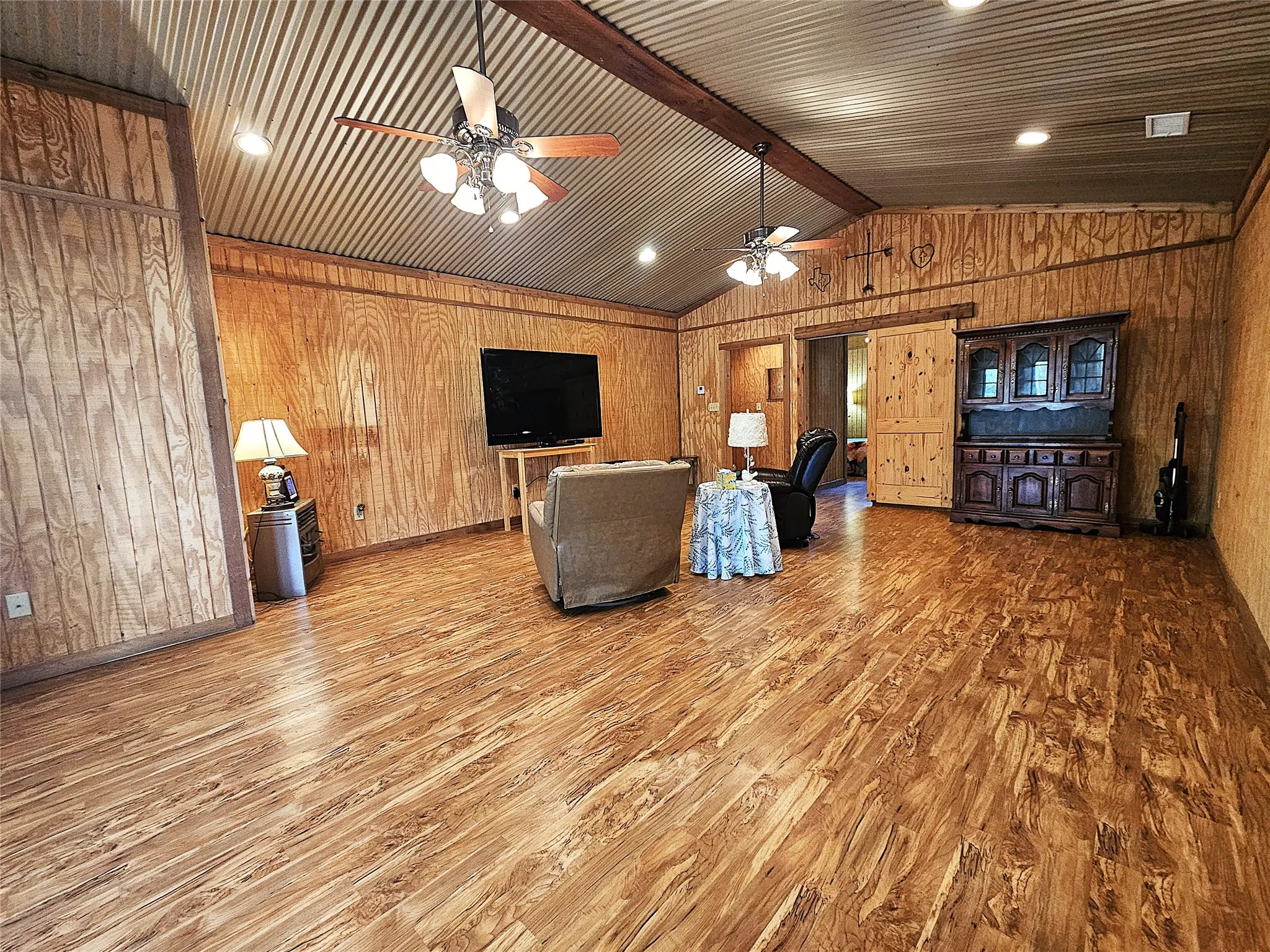 Single Family Residence For Sale in Limestone County , 414 Lcr 763, Groesbeck, Texas 76642, 2 Bedroom, 3 Bathroom, 1 Garage spaces, 1,590 Sqft, built in 2009, Price $389,000, mls#21192153, Real Estate Agent in Groesbeck, Homes For Sale in Limestone county, Homes For Sale in Groesbeck, Realtor in Groesbeck Texas, Real Estate Brokerage Independent Realty Texas, Luminita Cordes Realtor