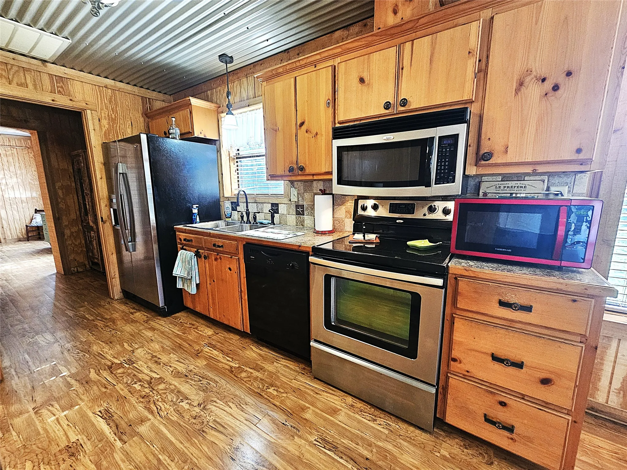 Single Family Residence For Sale in Limestone County , 414 Lcr 763, Groesbeck, Texas 76642, 2 Bedroom, 3 Bathroom, 1 Garage spaces, 1,590 Sqft, built in 2009, Price $389,000, mls#21192153, Real Estate Agent in Groesbeck, Homes For Sale in Limestone county, Homes For Sale in Groesbeck, Realtor in Groesbeck Texas, Real Estate Brokerage Independent Realty Texas, Luminita Cordes Realtor