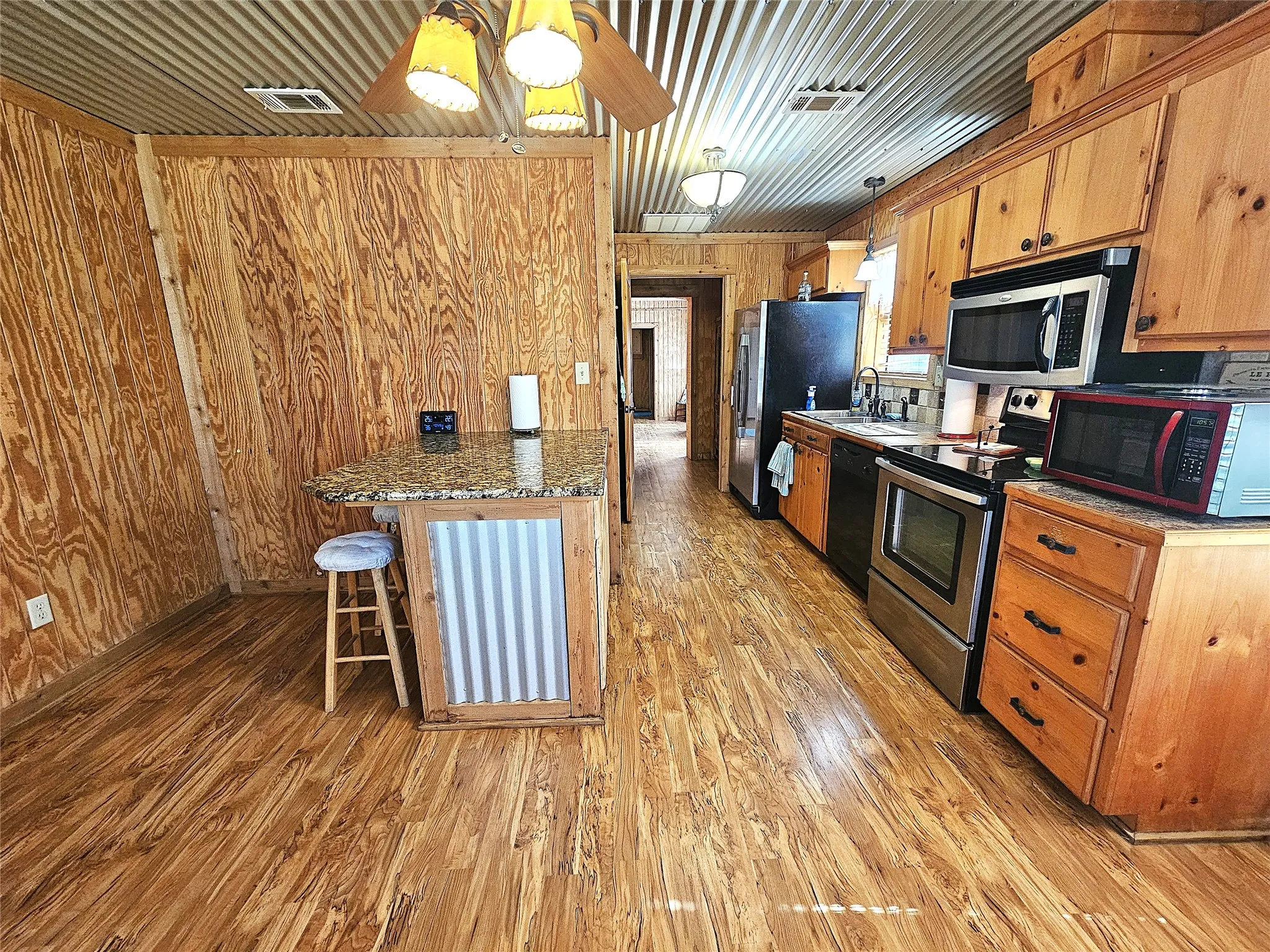 Single Family Residence For Sale in Limestone County , 414 Lcr 763, Groesbeck, Texas 76642, 2 Bedroom, 3 Bathroom, 1 Garage spaces, 1,590 Sqft, built in 2009, Price $389,000, mls#21192153, Real Estate Agent in Groesbeck, Homes For Sale in Limestone county, Homes For Sale in Groesbeck, Realtor in Groesbeck Texas, Real Estate Brokerage Independent Realty Texas, Luminita Cordes Realtor