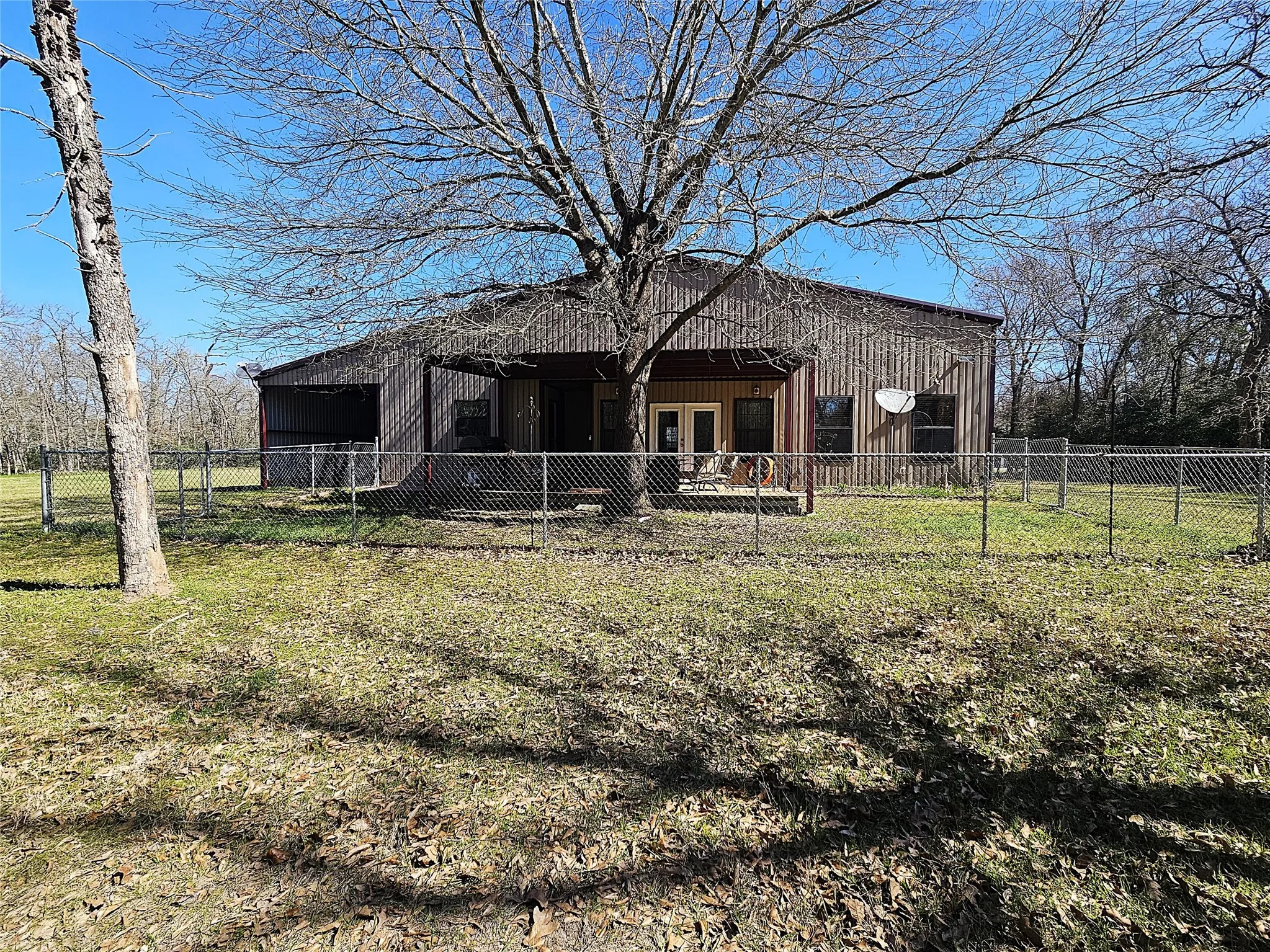 Single Family Residence For Sale in Limestone County , 414 Lcr 763, Groesbeck, Texas 76642, 2 Bedroom, 3 Bathroom, 1 Garage spaces, 1,590 Sqft, built in 2009, Price $389,000, mls#21192153, Real Estate Agent in Groesbeck, Homes For Sale in Limestone county, Homes For Sale in Groesbeck, Realtor in Groesbeck Texas, Real Estate Brokerage Independent Realty Texas, Luminita Cordes Realtor