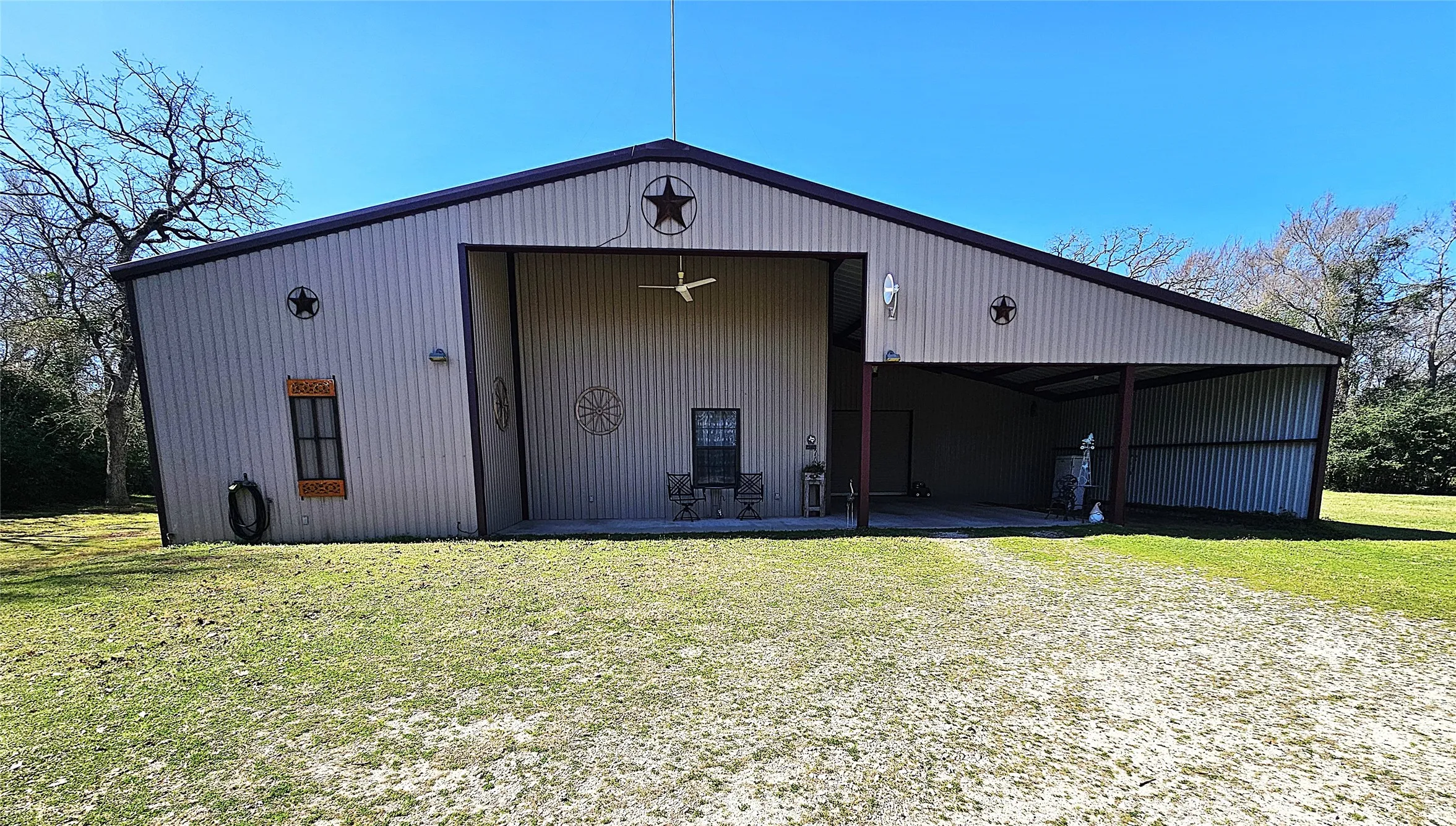Single Family Residence For Sale in Limestone County , 414 Lcr 763, Groesbeck, Texas 76642, 2 Bedroom, 3 Bathroom, 1 Garage spaces, 1,590 Sqft, built in 2009, Price $389,000, mls#21192153, Real Estate Agent in Groesbeck, Homes For Sale in Limestone county, Homes For Sale in Groesbeck, Realtor in Groesbeck Texas, Real Estate Brokerage Independent Realty Texas, Luminita Cordes Realtor