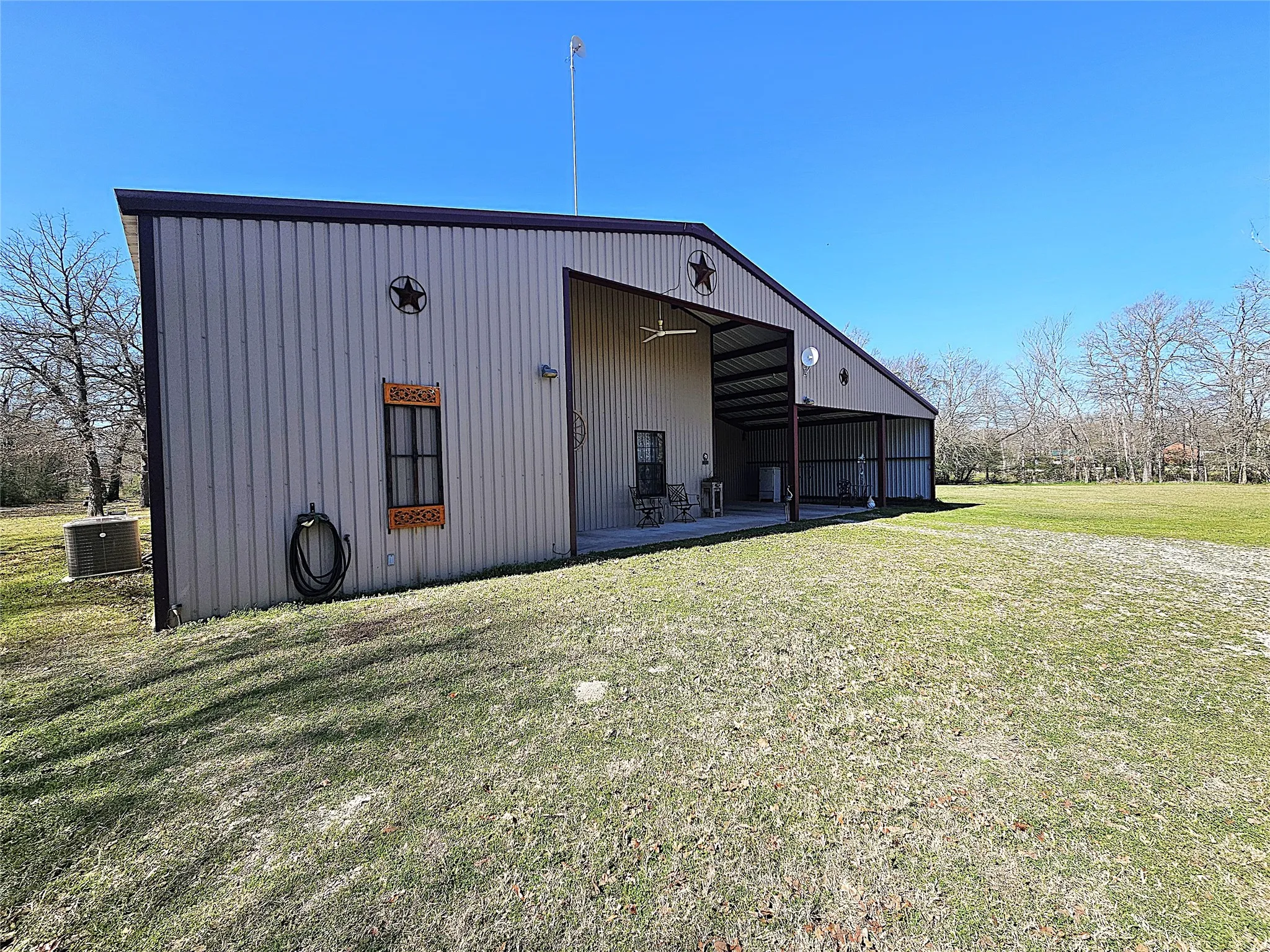 Single Family Residence For Sale in Limestone County , 414 Lcr 763, Groesbeck, Texas 76642, 2 Bedroom, 3 Bathroom, 1 Garage spaces, 1,590 Sqft, built in 2009, Price $389,000, mls#21192153, Real Estate Agent in Groesbeck, Homes For Sale in Limestone county, Homes For Sale in Groesbeck, Realtor in Groesbeck Texas, Real Estate Brokerage Independent Realty Texas, Luminita Cordes Realtor