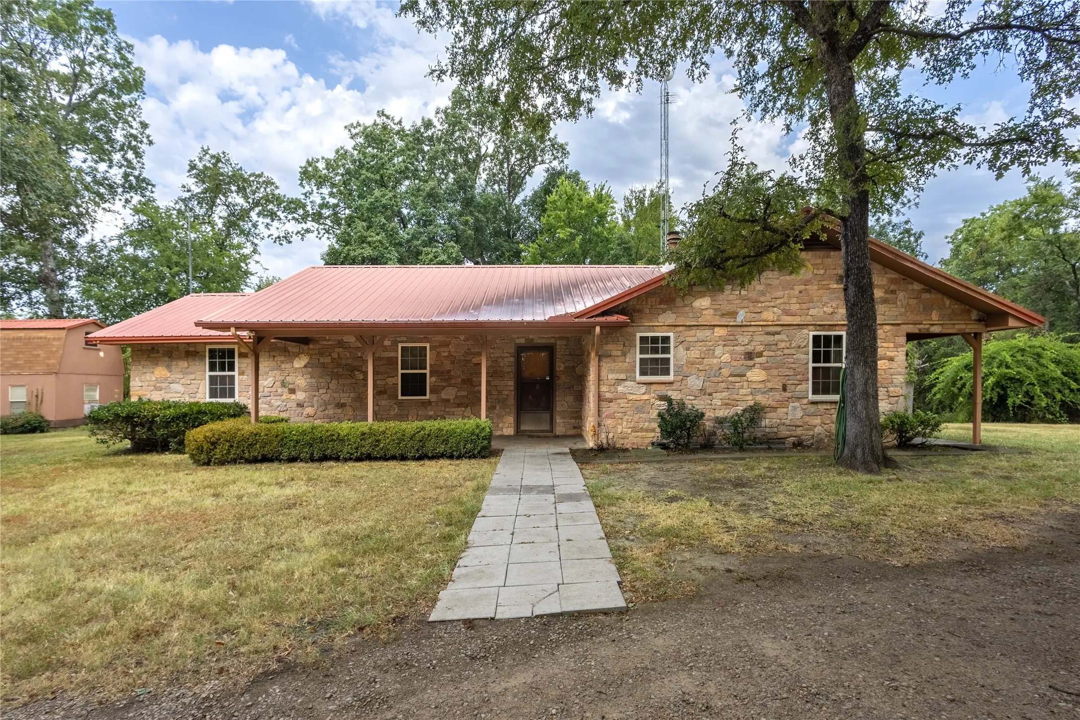 Ranch For Sale in Fannin County , 1966 County Road 2980, Windom, Texas 75492, 0, 0, Garage spaces, 0 Sqft, built in 1979, mls#21195318, Real Estate Agent in Windom, Homes For Sale in Fannin county, Homes For Sale in Windom, Realtor in Windom Texas, Real Estate Brokerage Independent Realty Texas, Luminita Cordes Realtor