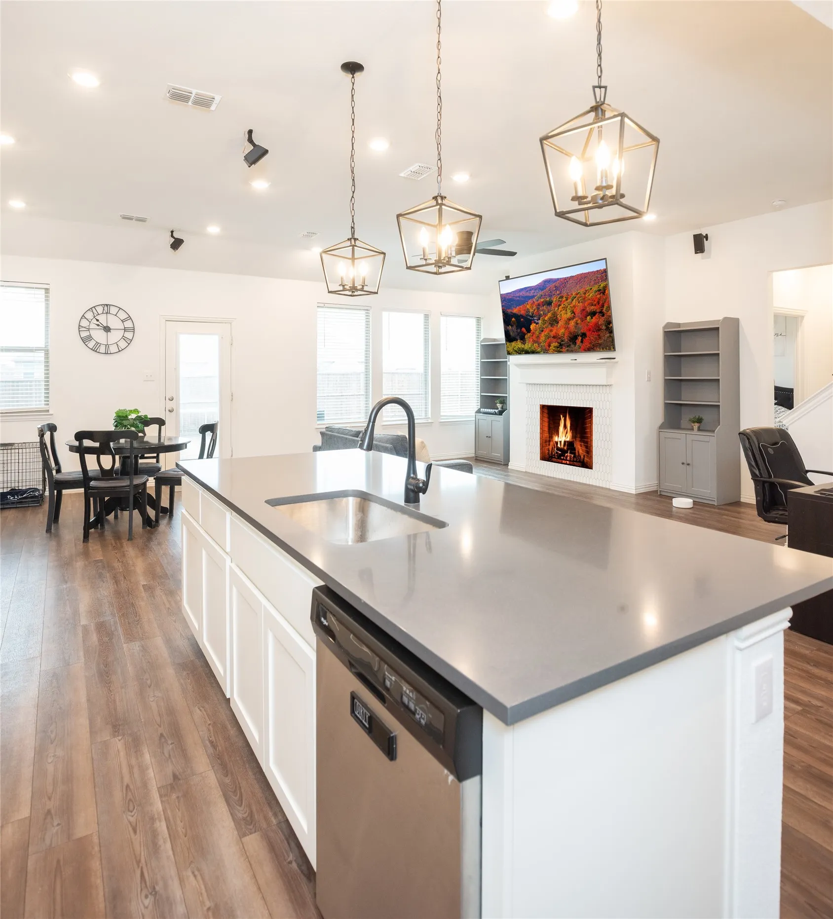 Single Family Residence For Sale in Collin County , 3826 Chicory Court, Melissa, Texas 75454, 3 Bedrooms, 3 Bathrooms, 2 Garage spaces, 2,133 Sqft, built in 2021, Price $415,000, mls#21194897, Real Estate Agent in Melissa, Homes For Sale in Collin county, Homes For Sale in Melissa, Realtor in Melissa Texas, Real Estate Brokerage Independent Realty Texas, Luminita Cordes Realtor