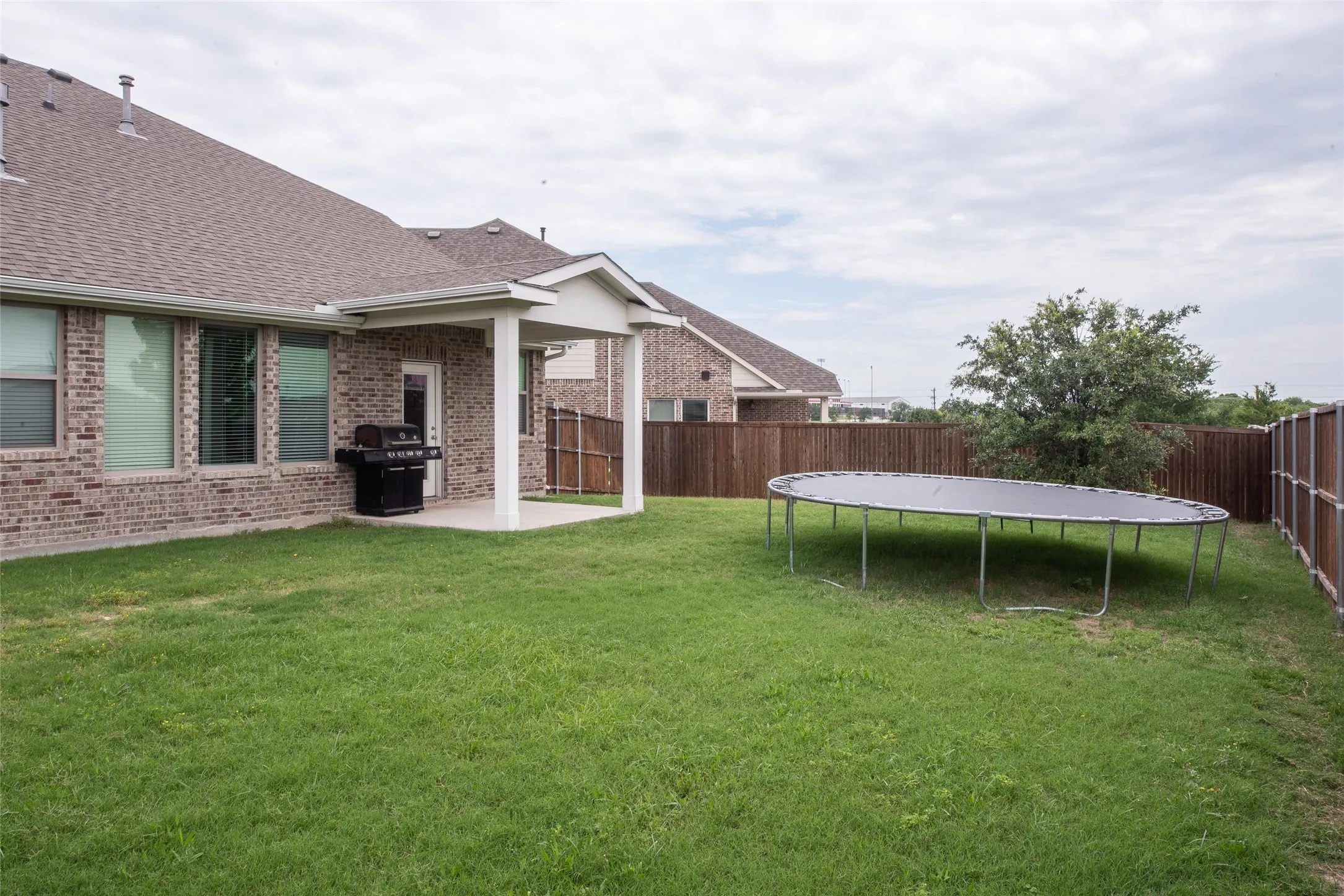 Single Family Residence For Sale in Collin County , 3826 Chicory Court, Melissa, Texas 75454, 3 Bedrooms, 3 Bathrooms, 2 Garage spaces, 2,133 Sqft, built in 2021, Price $415,000, mls#21194897, Real Estate Agent in Melissa, Homes For Sale in Collin county, Homes For Sale in Melissa, Realtor in Melissa Texas, Real Estate Brokerage Independent Realty Texas, Luminita Cordes Realtor