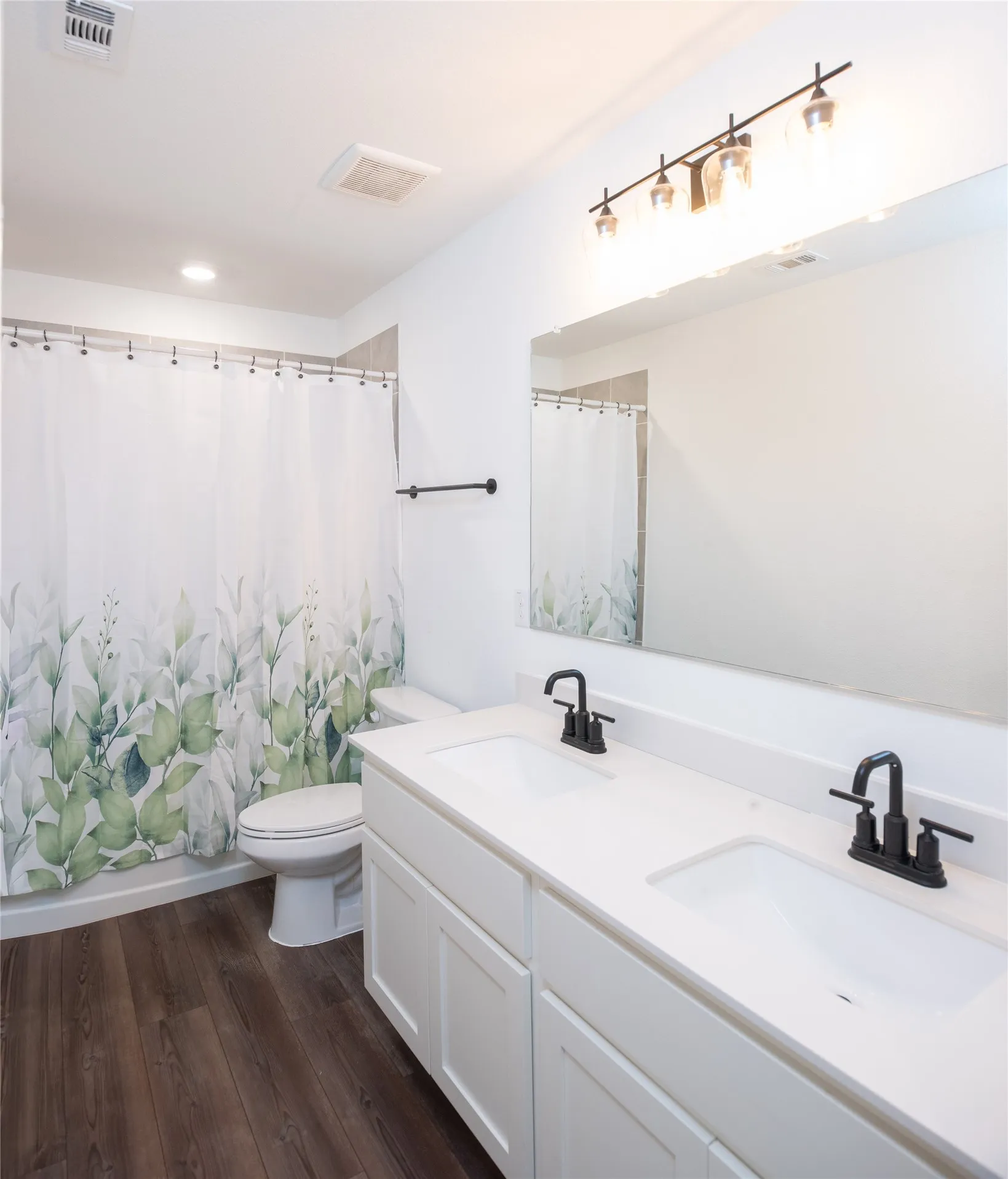 Single Family Residence For Sale in Collin County , 3826 Chicory Court, Melissa, Texas 75454, 3 Bedrooms, 3 Bathrooms, 2 Garage spaces, 2,133 Sqft, built in 2021, Price $415,000, mls#21194897, Real Estate Agent in Melissa, Homes For Sale in Collin county, Homes For Sale in Melissa, Realtor in Melissa Texas, Real Estate Brokerage Independent Realty Texas, Luminita Cordes Realtor