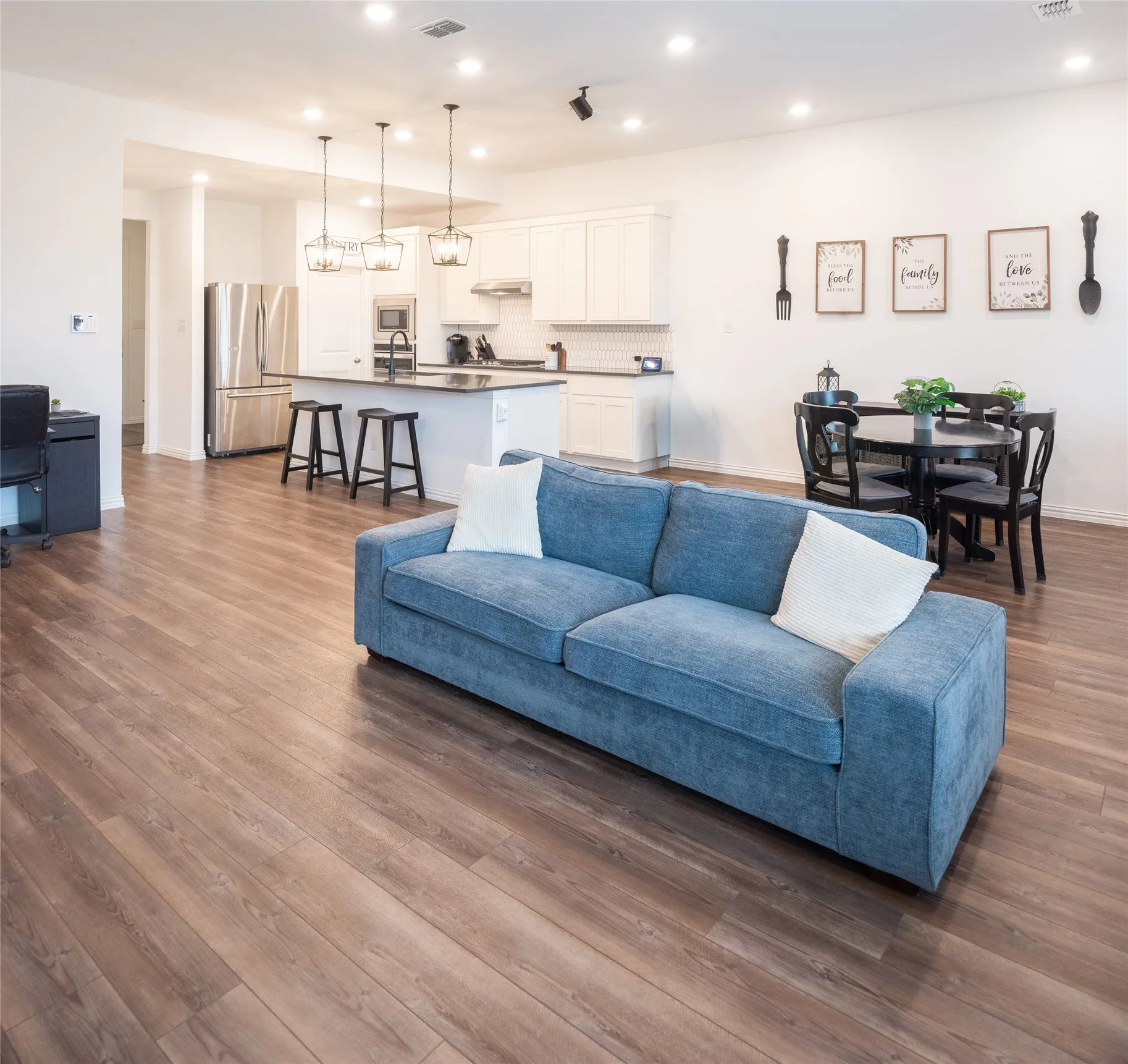 Single Family Residence For Sale in Collin County , 3826 Chicory Court, Melissa, Texas 75454, 3 Bedrooms, 3 Bathrooms, 2 Garage spaces, 2,133 Sqft, built in 2021, Price $415,000, mls#21194897, Real Estate Agent in Melissa, Homes For Sale in Collin county, Homes For Sale in Melissa, Realtor in Melissa Texas, Real Estate Brokerage Independent Realty Texas, Luminita Cordes Realtor