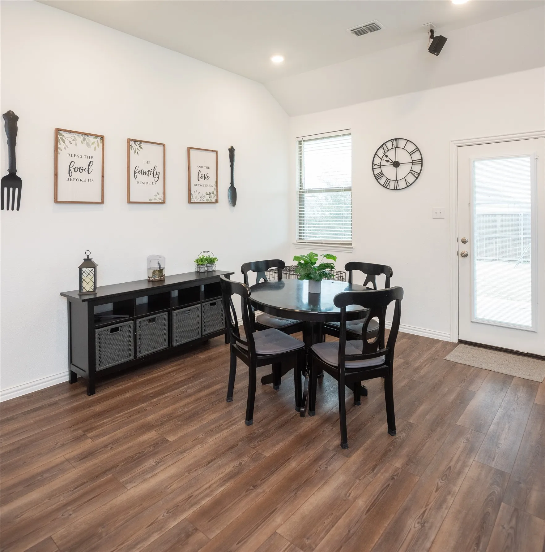 Single Family Residence For Sale in Collin County , 3826 Chicory Court, Melissa, Texas 75454, 3 Bedrooms, 3 Bathrooms, 2 Garage spaces, 2,133 Sqft, built in 2021, Price $415,000, mls#21194897, Real Estate Agent in Melissa, Homes For Sale in Collin county, Homes For Sale in Melissa, Realtor in Melissa Texas, Real Estate Brokerage Independent Realty Texas, Luminita Cordes Realtor