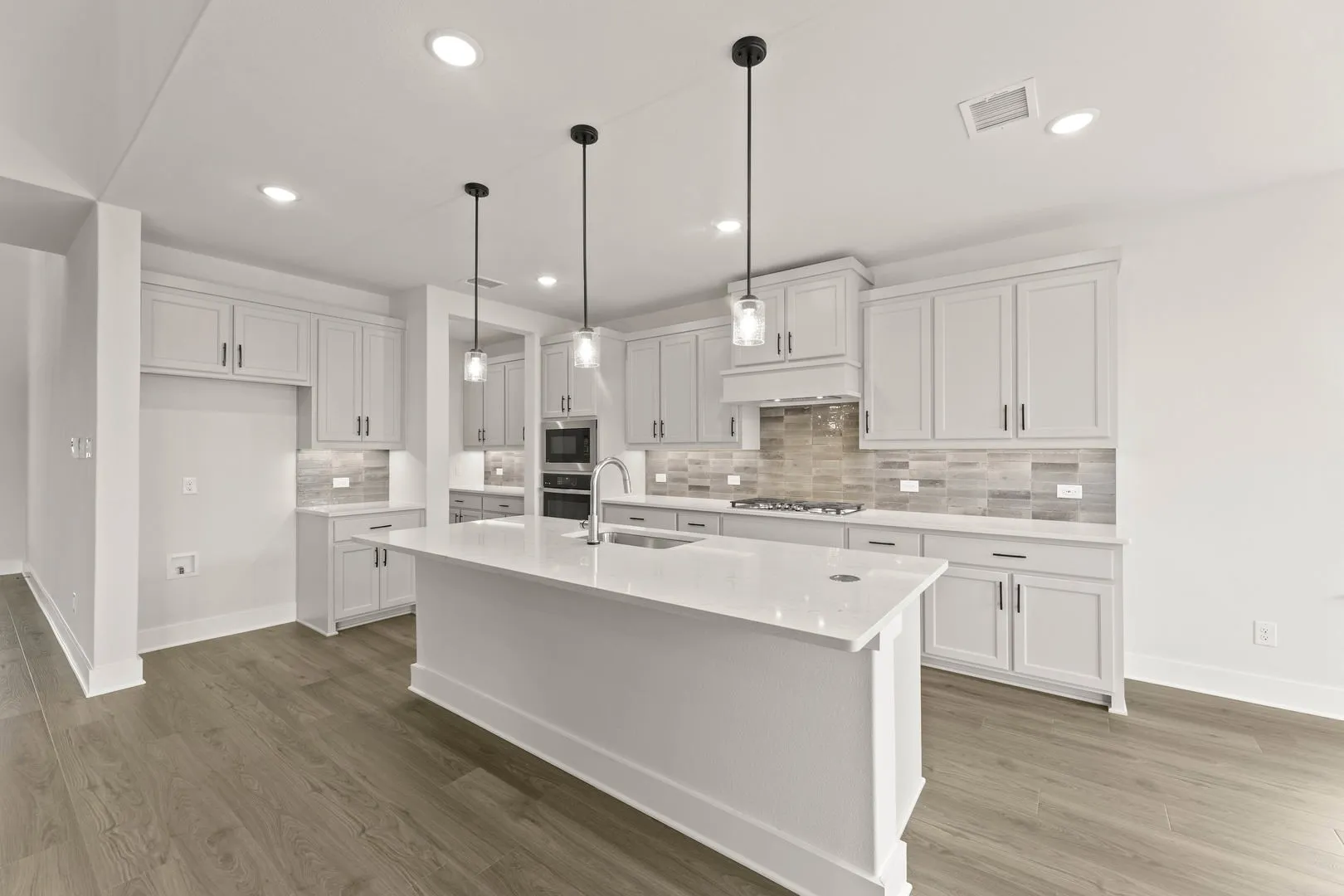 605 Aberdeen-Kitchen-2