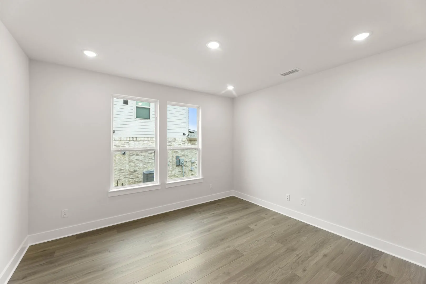 605 Aberdeen-Study-1