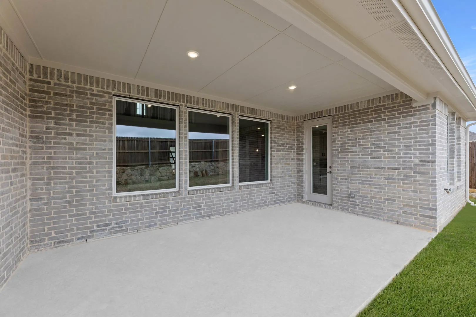 605 Aberdeen-Patio-1