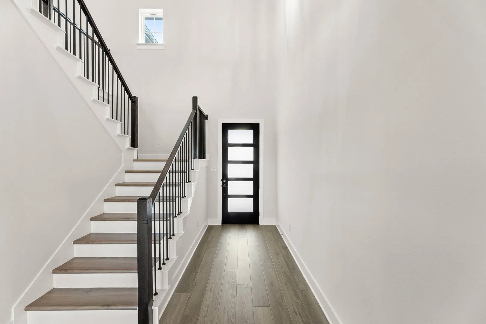 605 Aberdeen-Entry-1